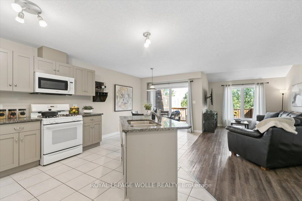 1453 Dunkirk Avenue Property Photo 8