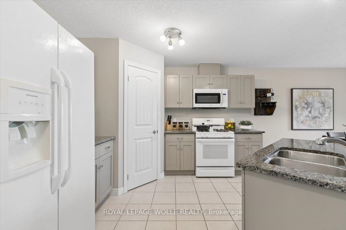 1453 Dunkirk Avenue Property Photo 9