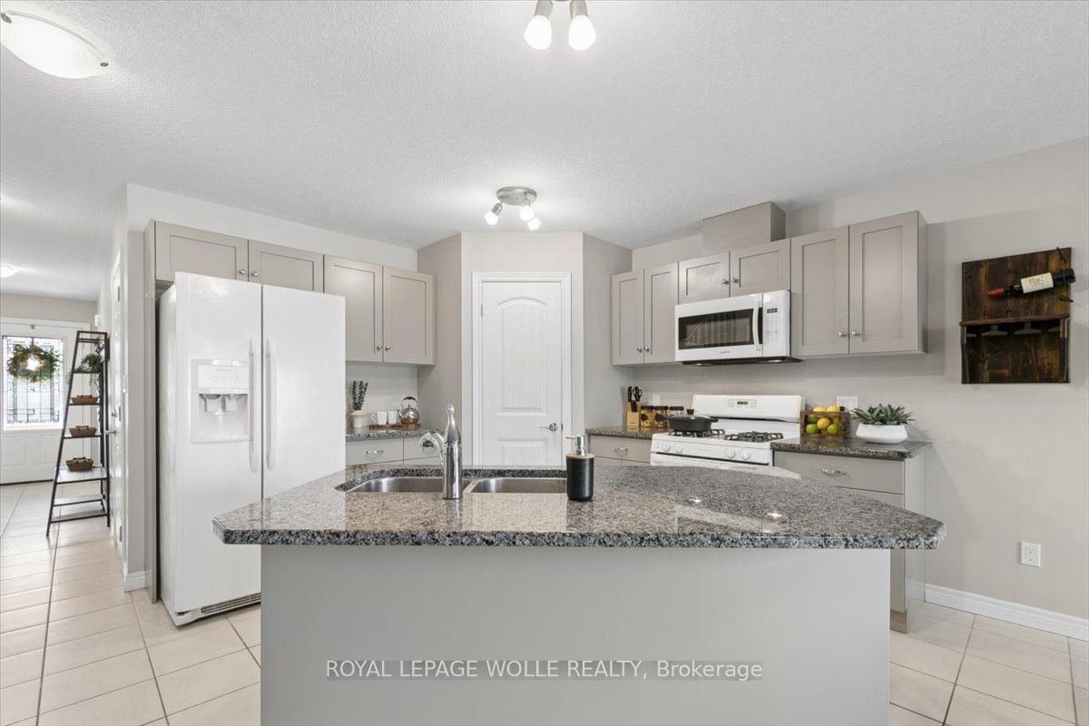 1453 Dunkirk Avenue Property Photo 10