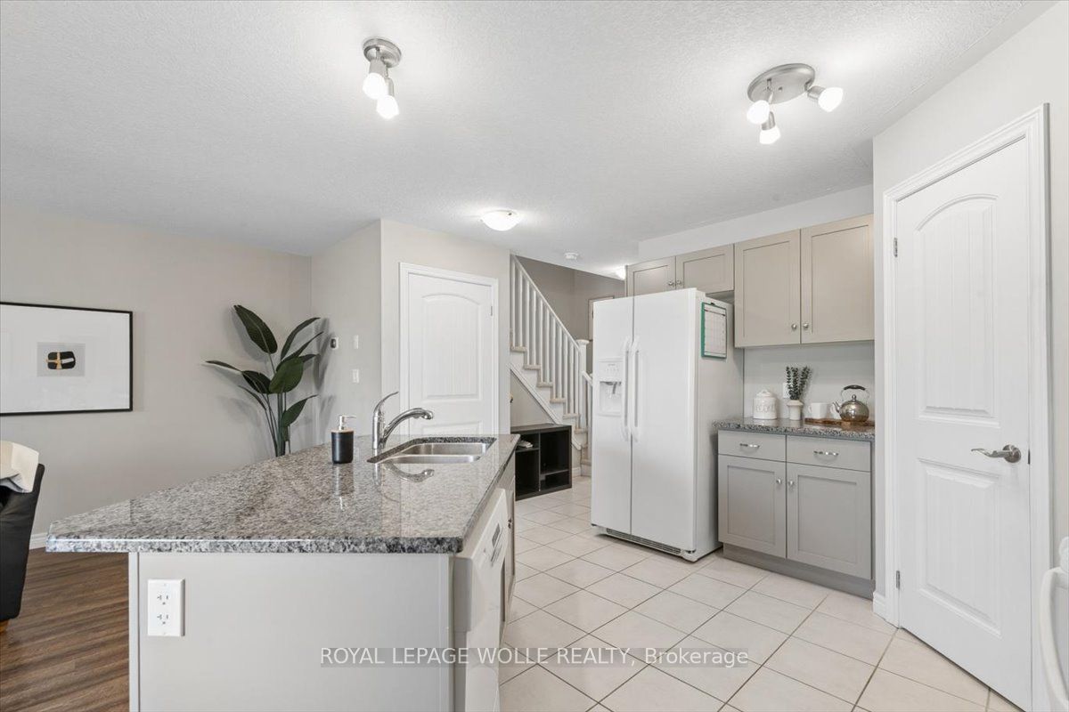 1453 Dunkirk Avenue Property Photo 12