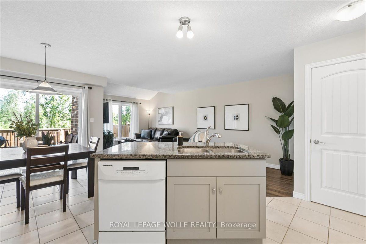 1453 Dunkirk Avenue Property Photo 13