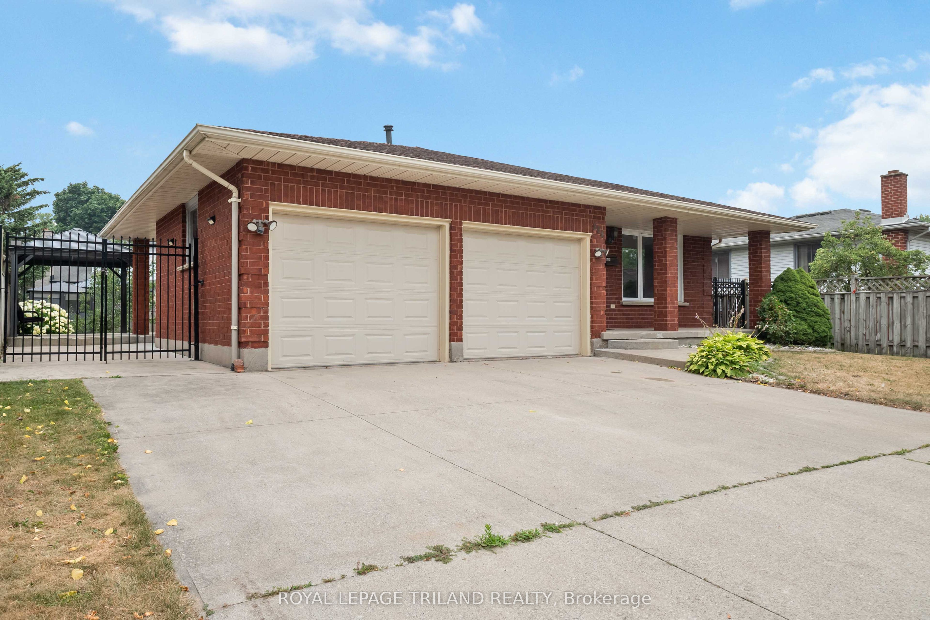 954 Chippewa Drive Property Photo 2