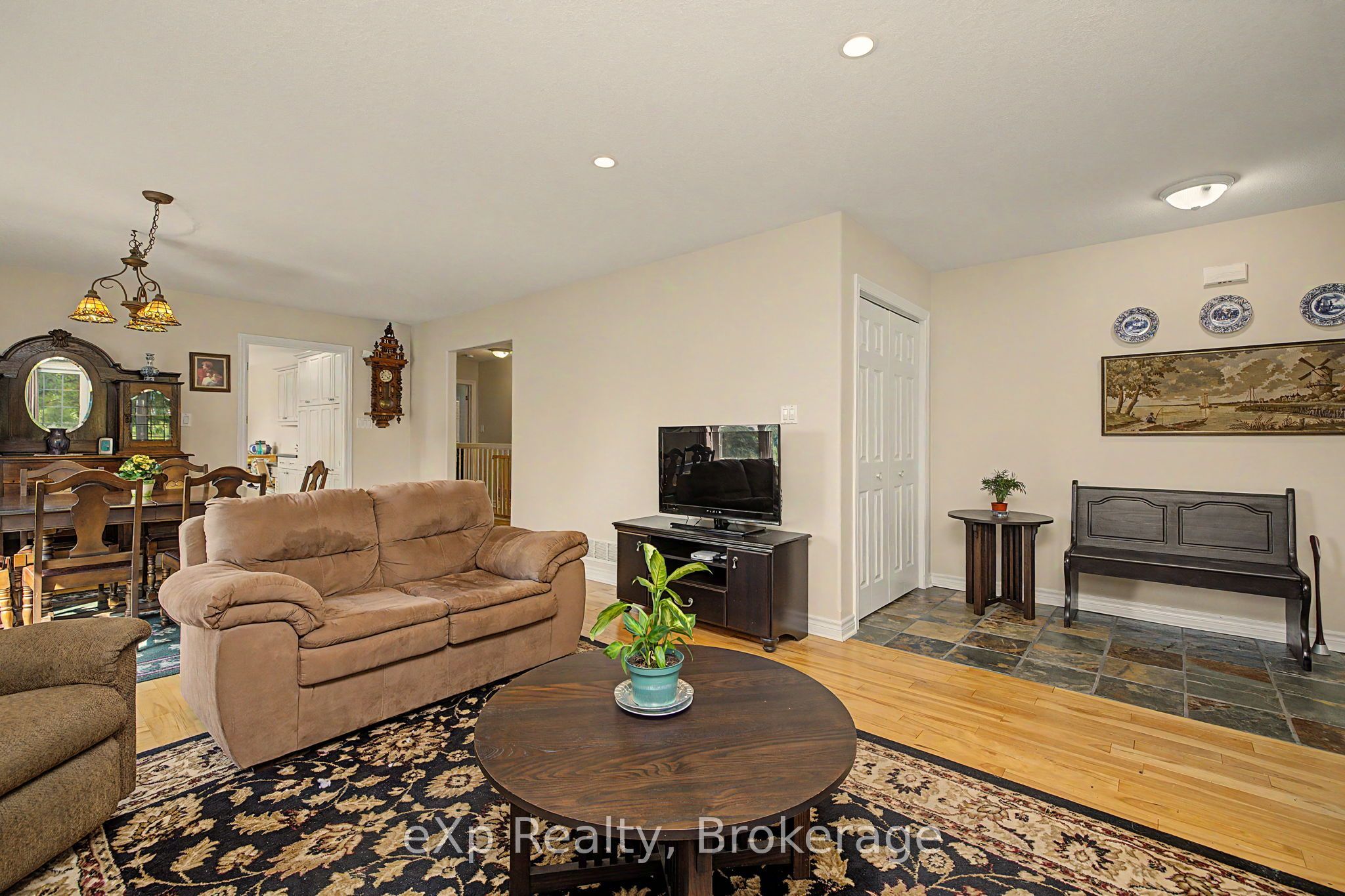 2 Mann Avenue N Property Photo 5