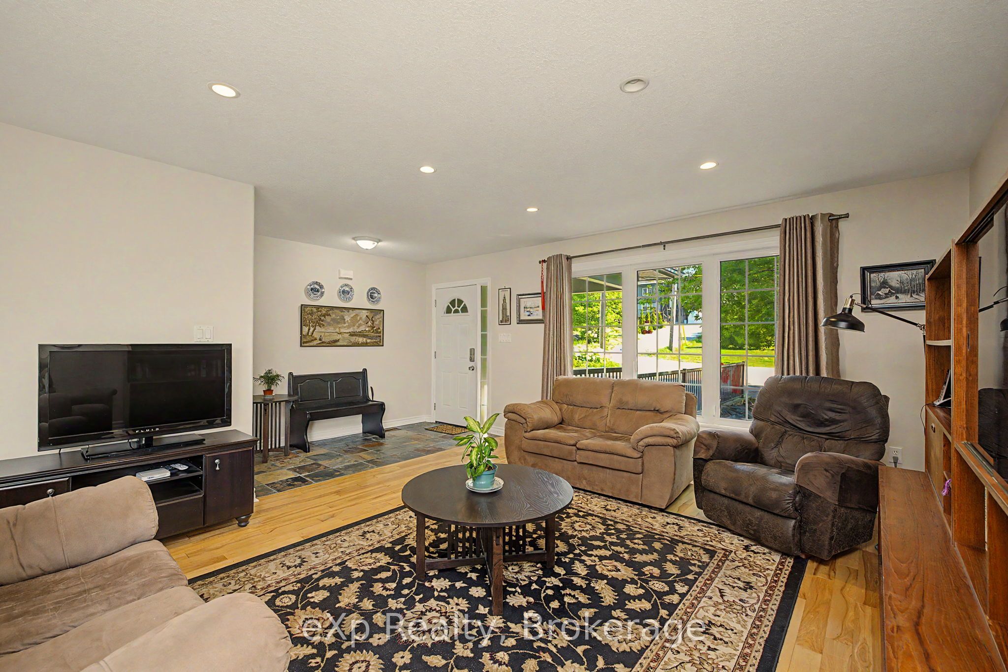 2 Mann Avenue N Property Photo 6