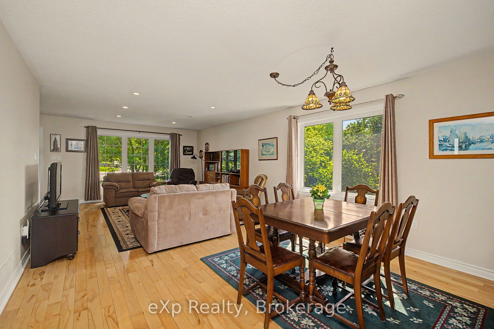 2 Mann Avenue N Property Photo 7