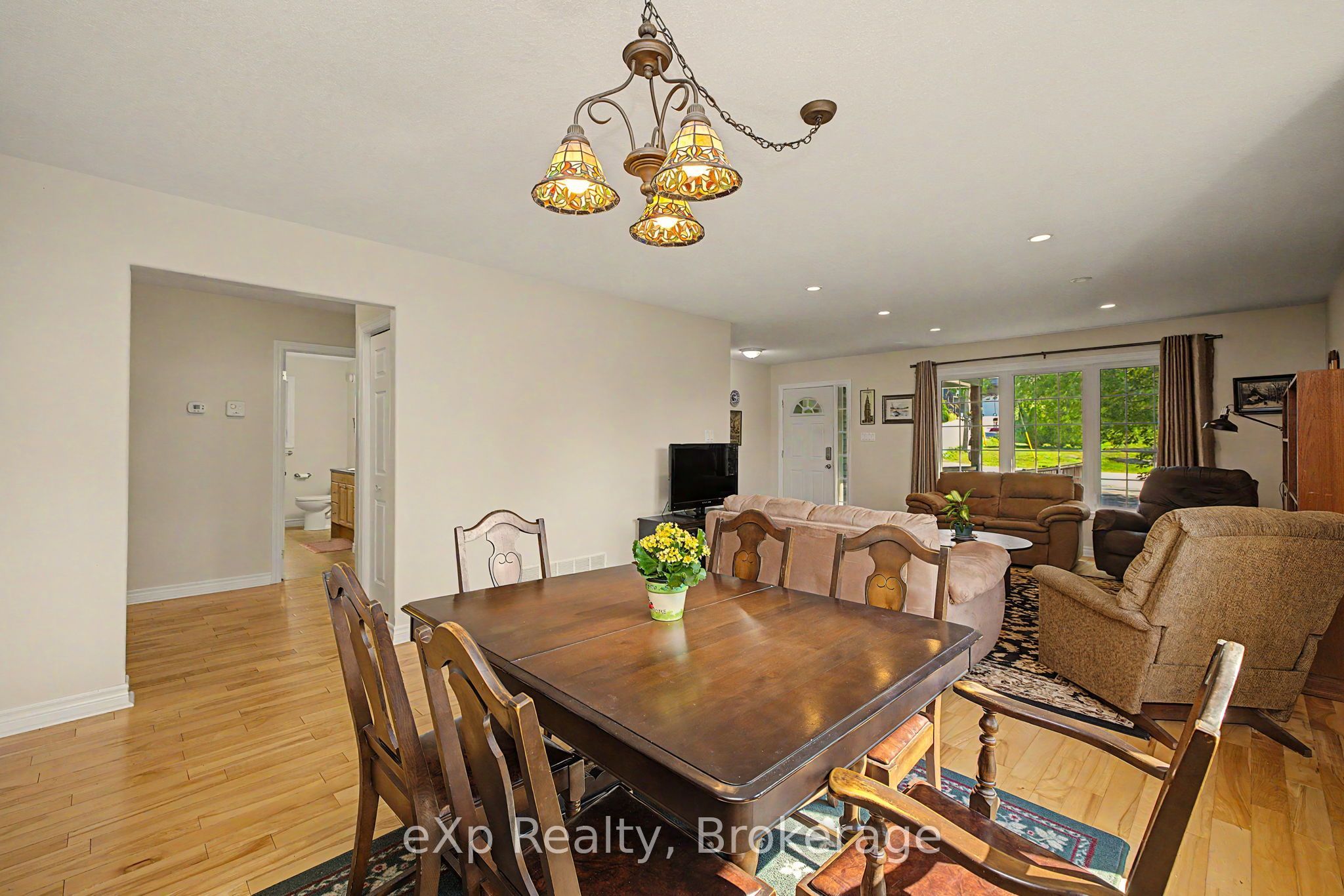 2 Mann Avenue N Property Photo 8