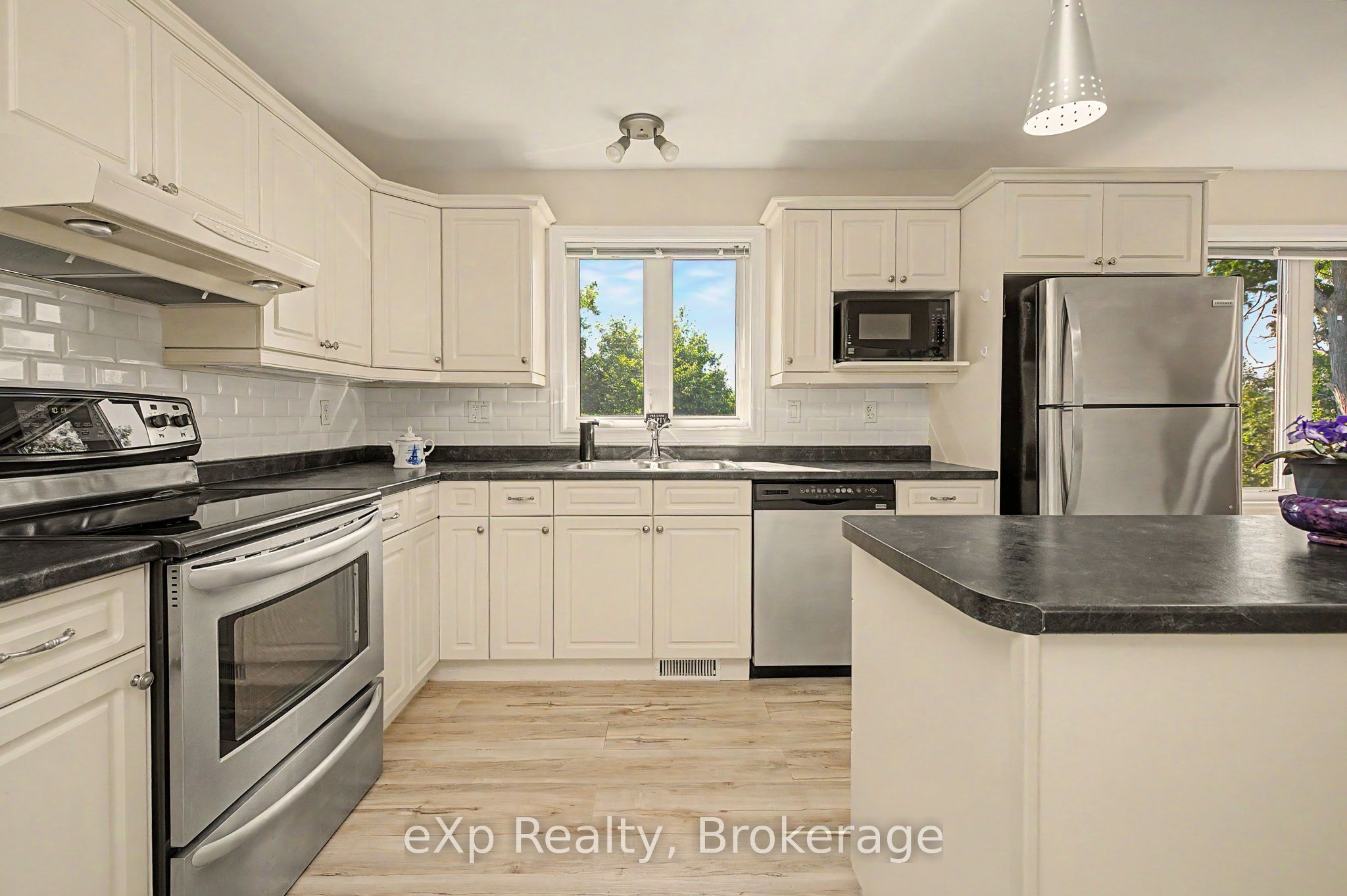 2 Mann Avenue N Property Photo 11