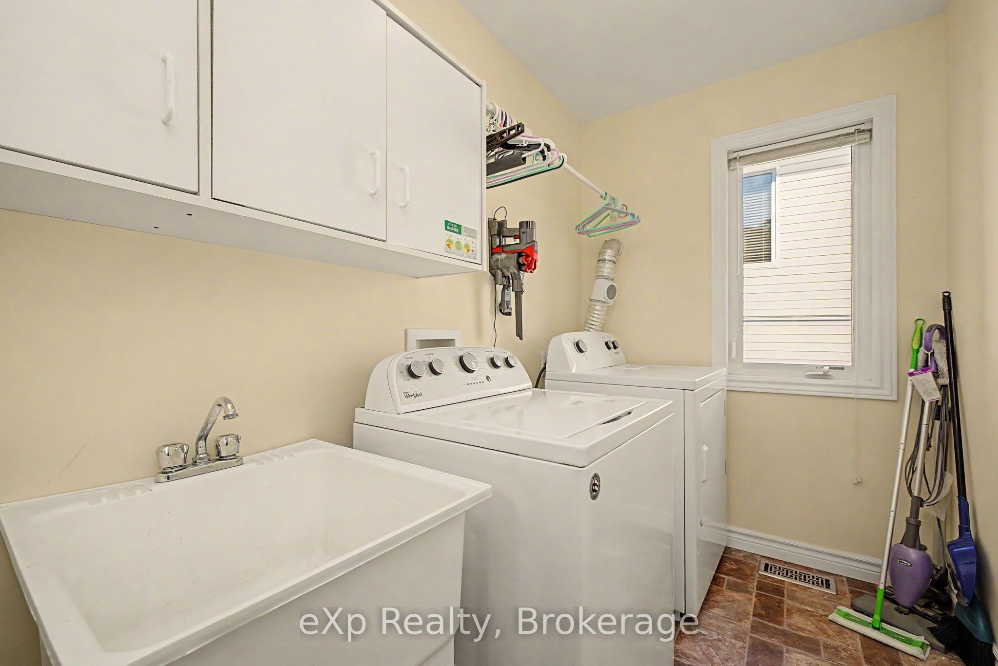 2 Mann Avenue N Property Photo 21