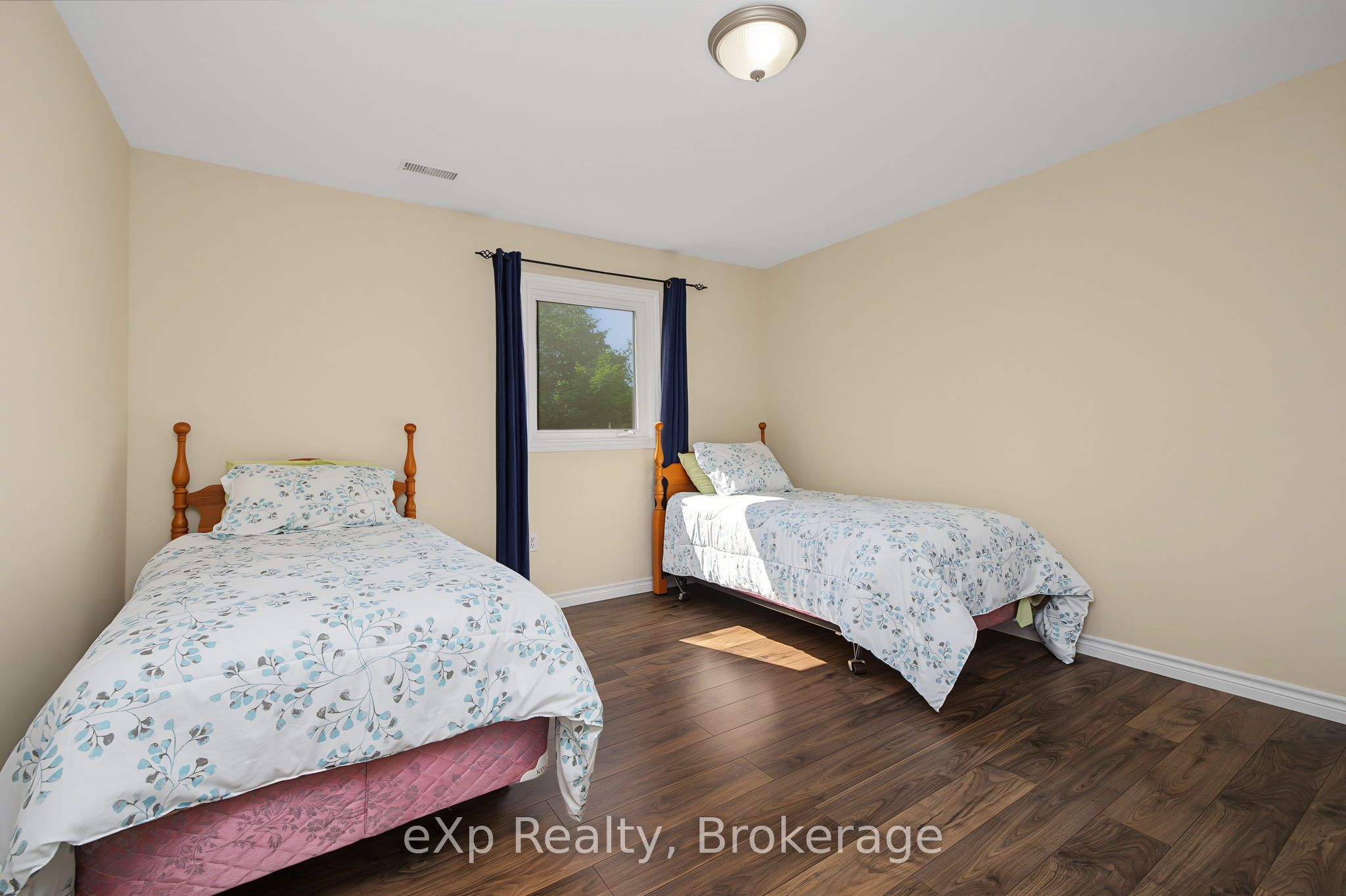 2 Mann Avenue N Property Photo 23