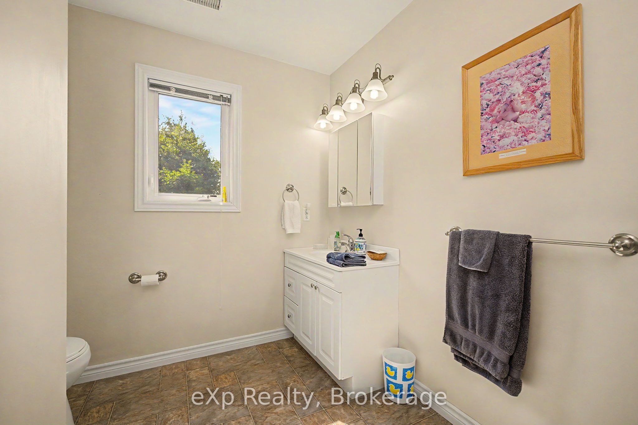 2 Mann Avenue N Property Photo 27