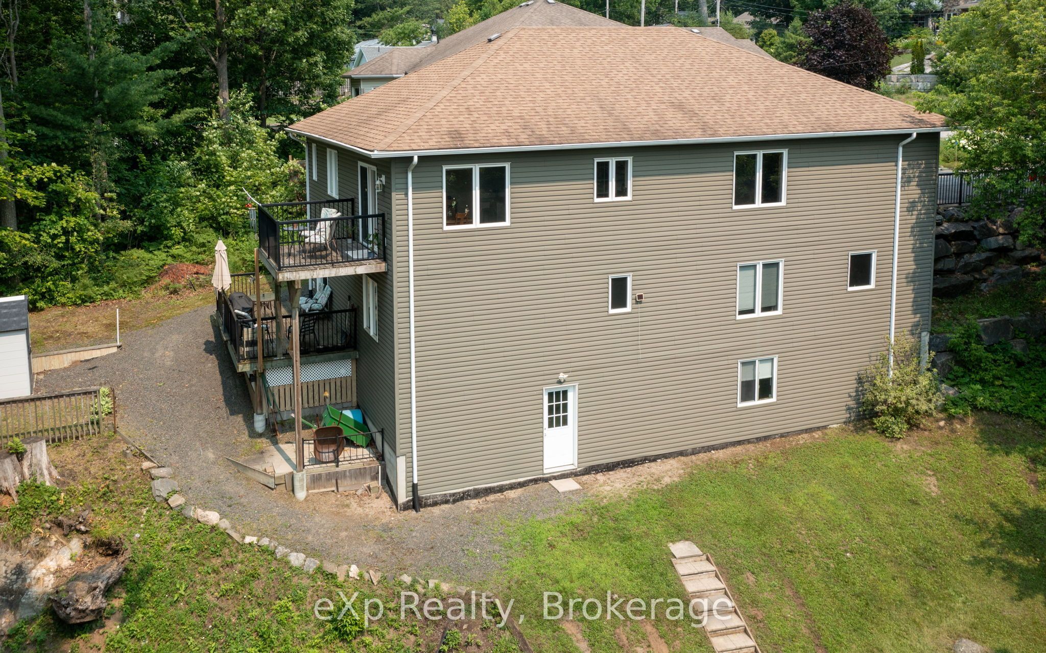 2 Mann Avenue N Property Photo 34