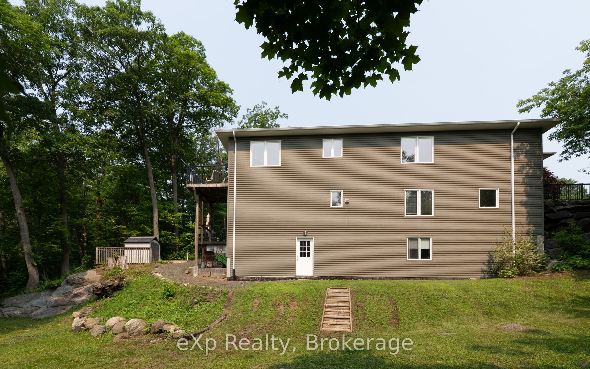 2 Mann Avenue N Property Photo 35
