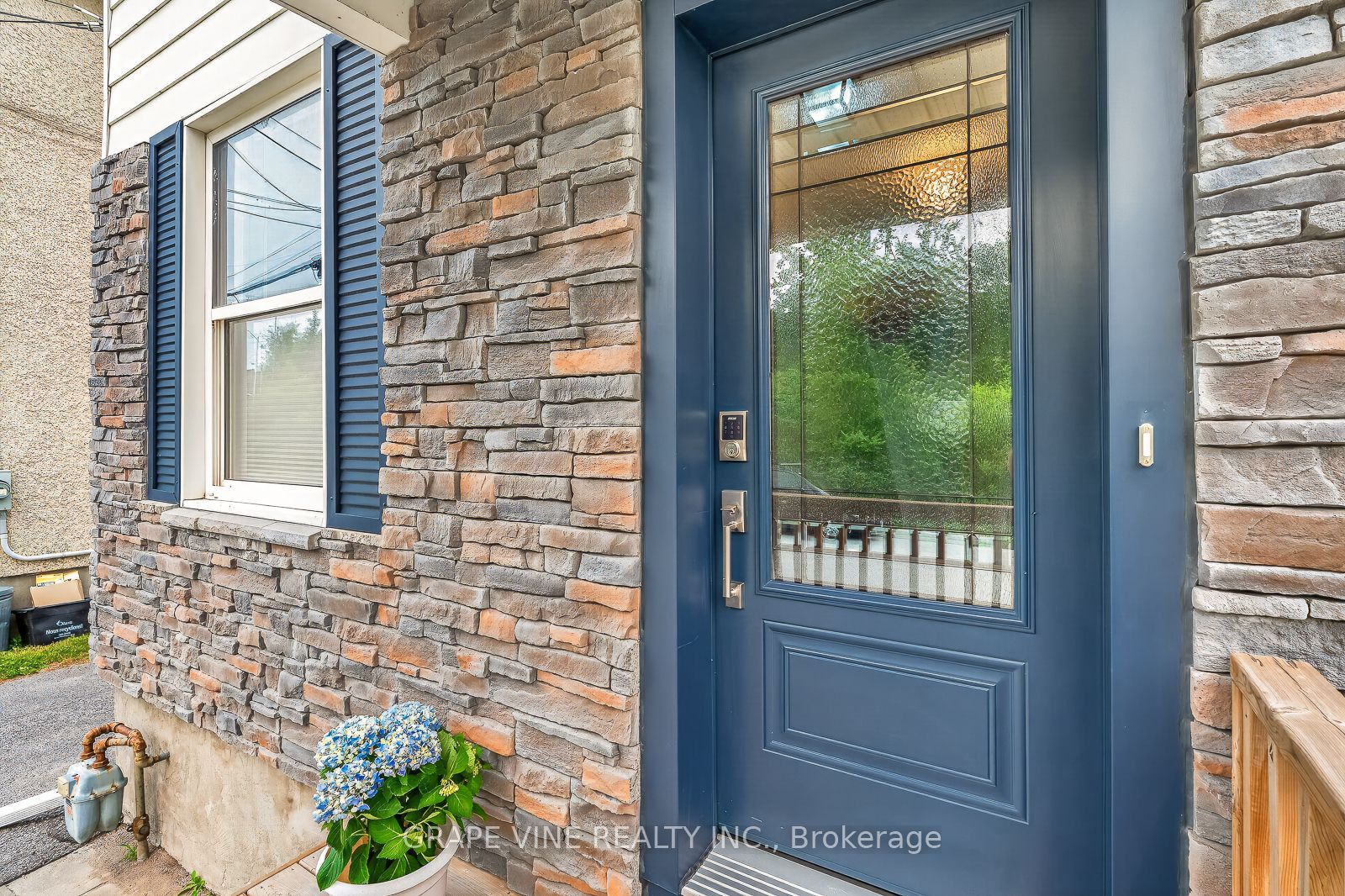 31 Westmount Avenue Property Photo 4