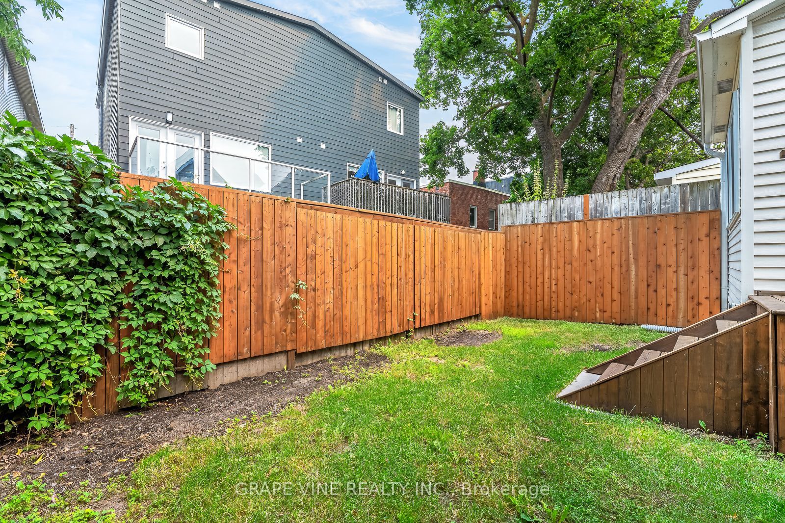 31 Westmount Avenue Property Photo 6
