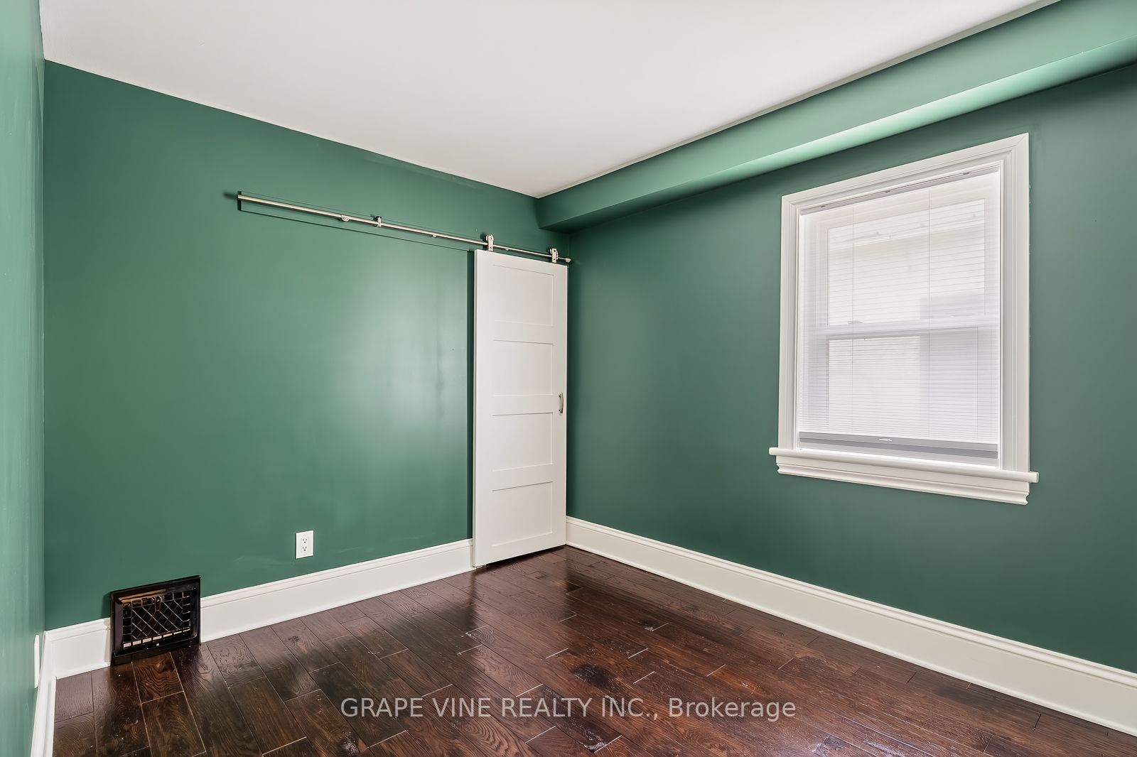 31 Westmount Avenue Property Photo 28