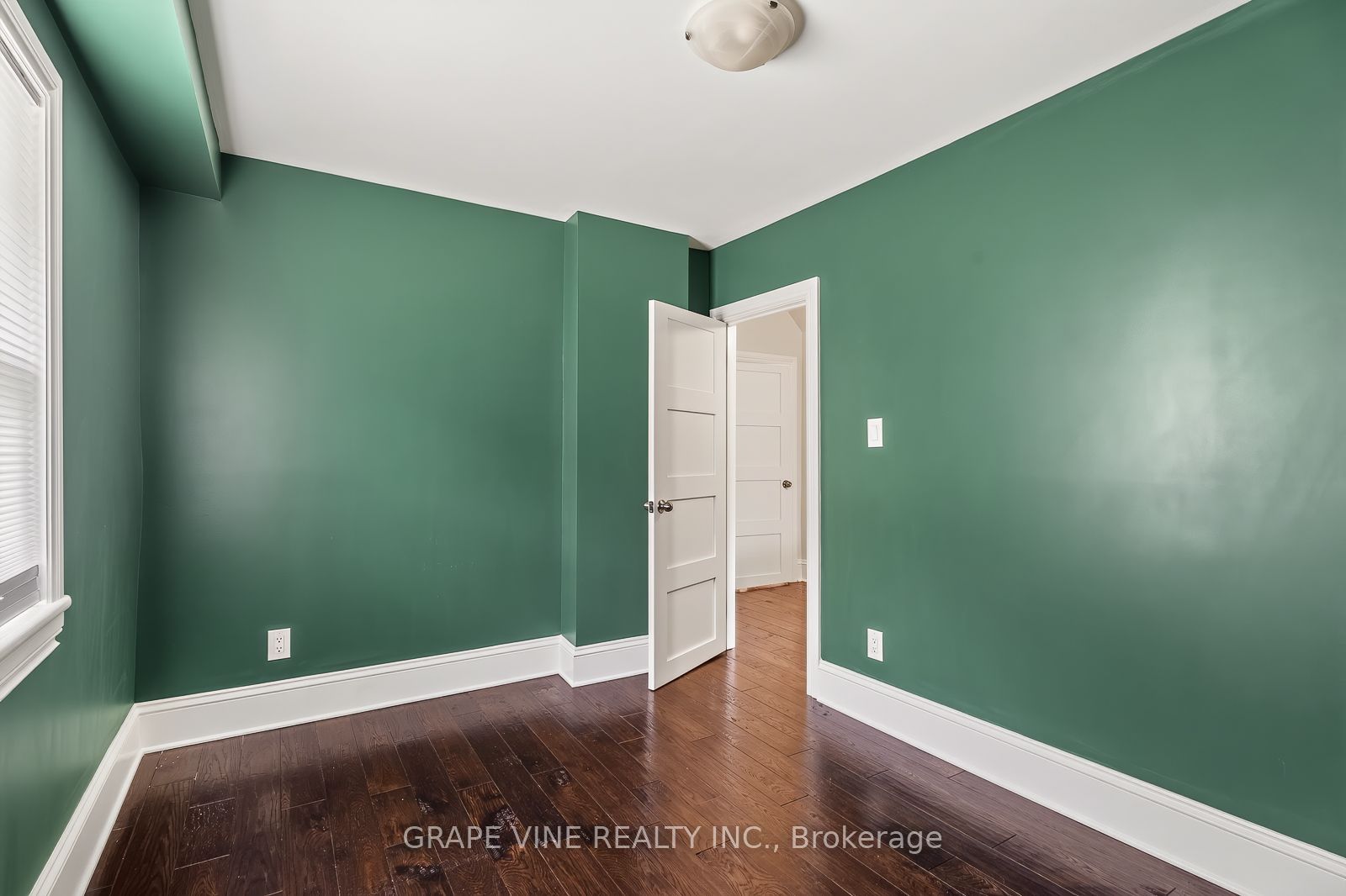 31 Westmount Avenue Property Photo 29