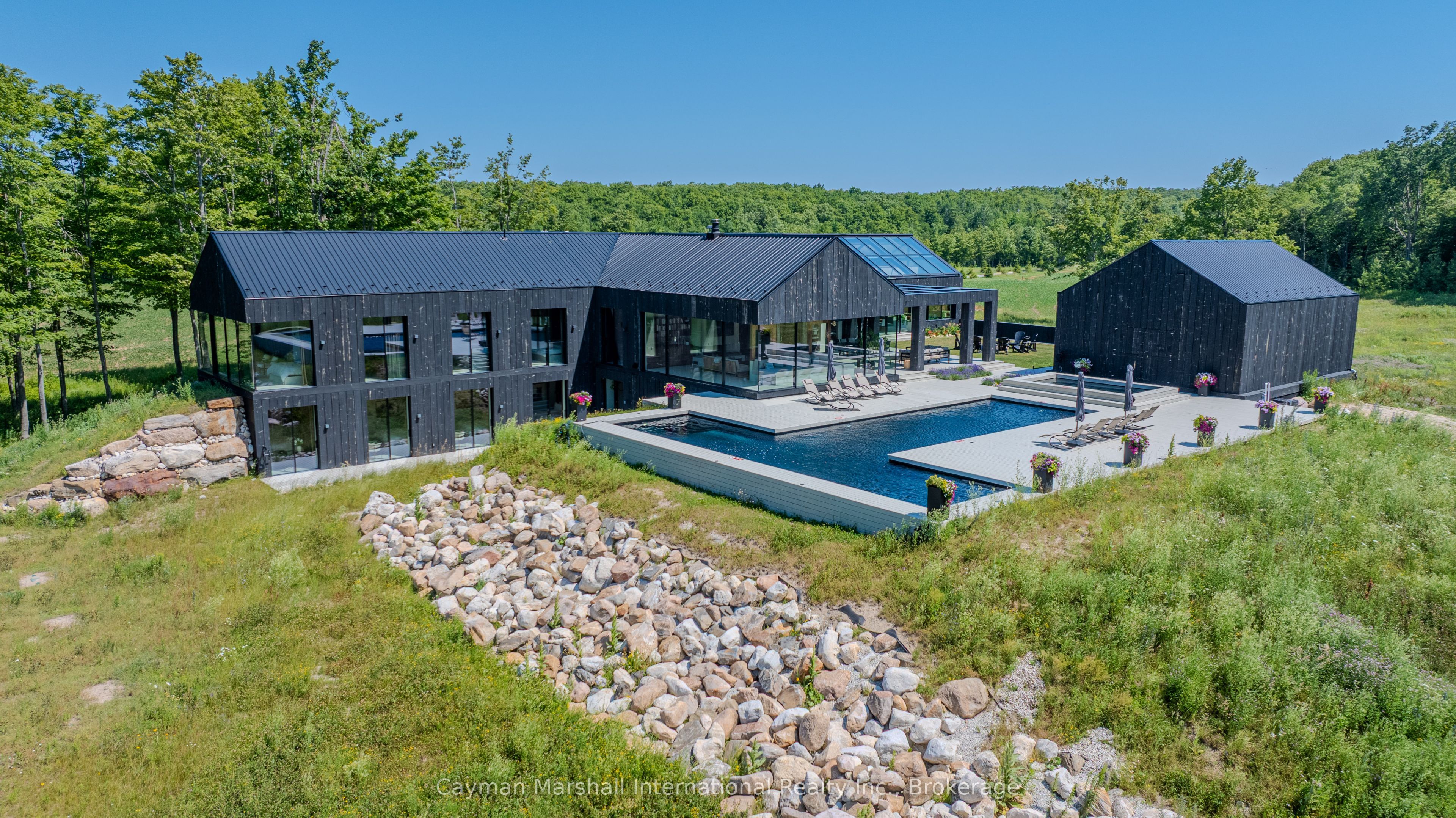 595474 4th Line Property Photo 1