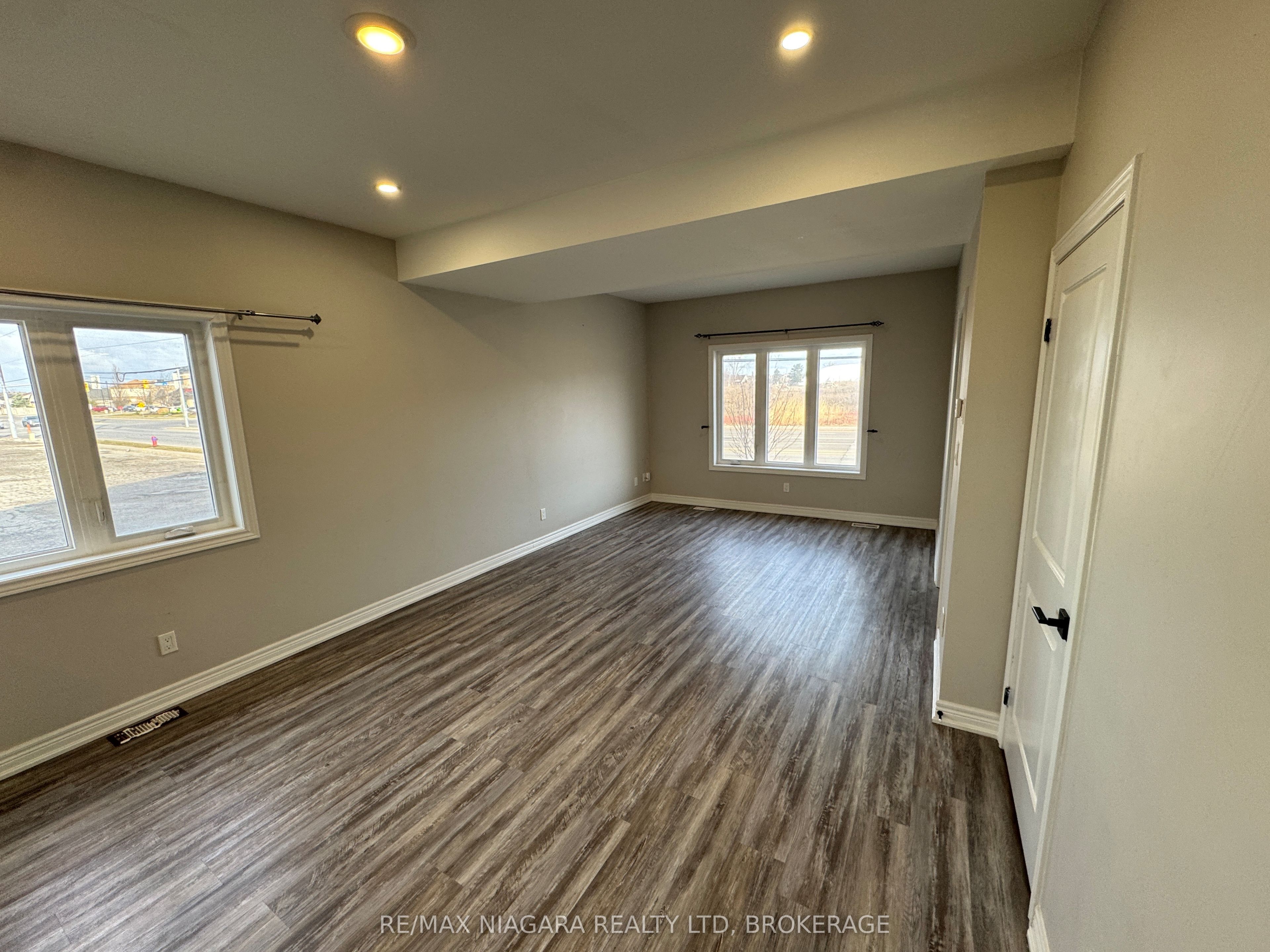 8196 Mcleod Road 1 Upper Property Photo 2
