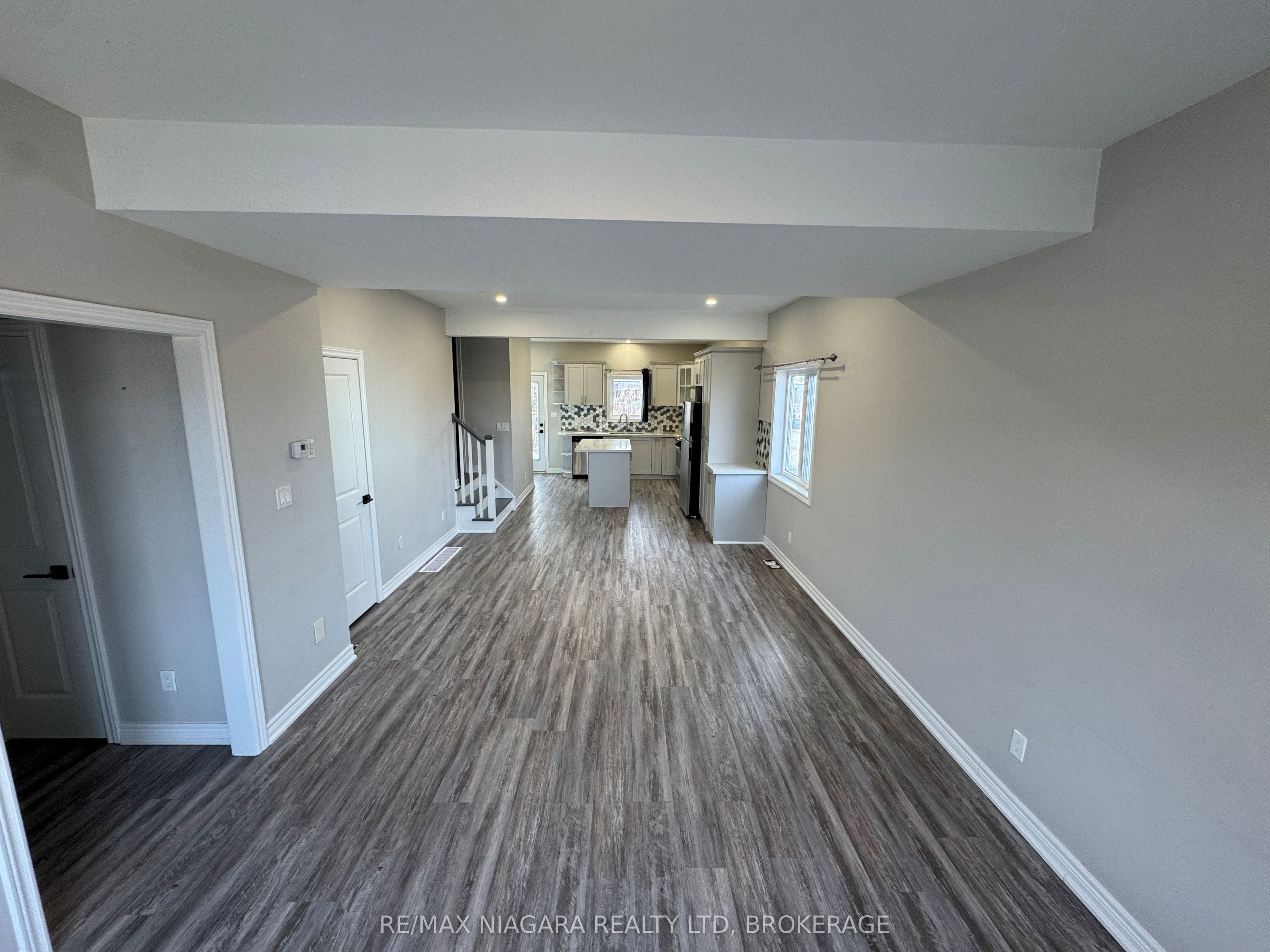 8196 Mcleod Road 1 Upper Property Photo 5