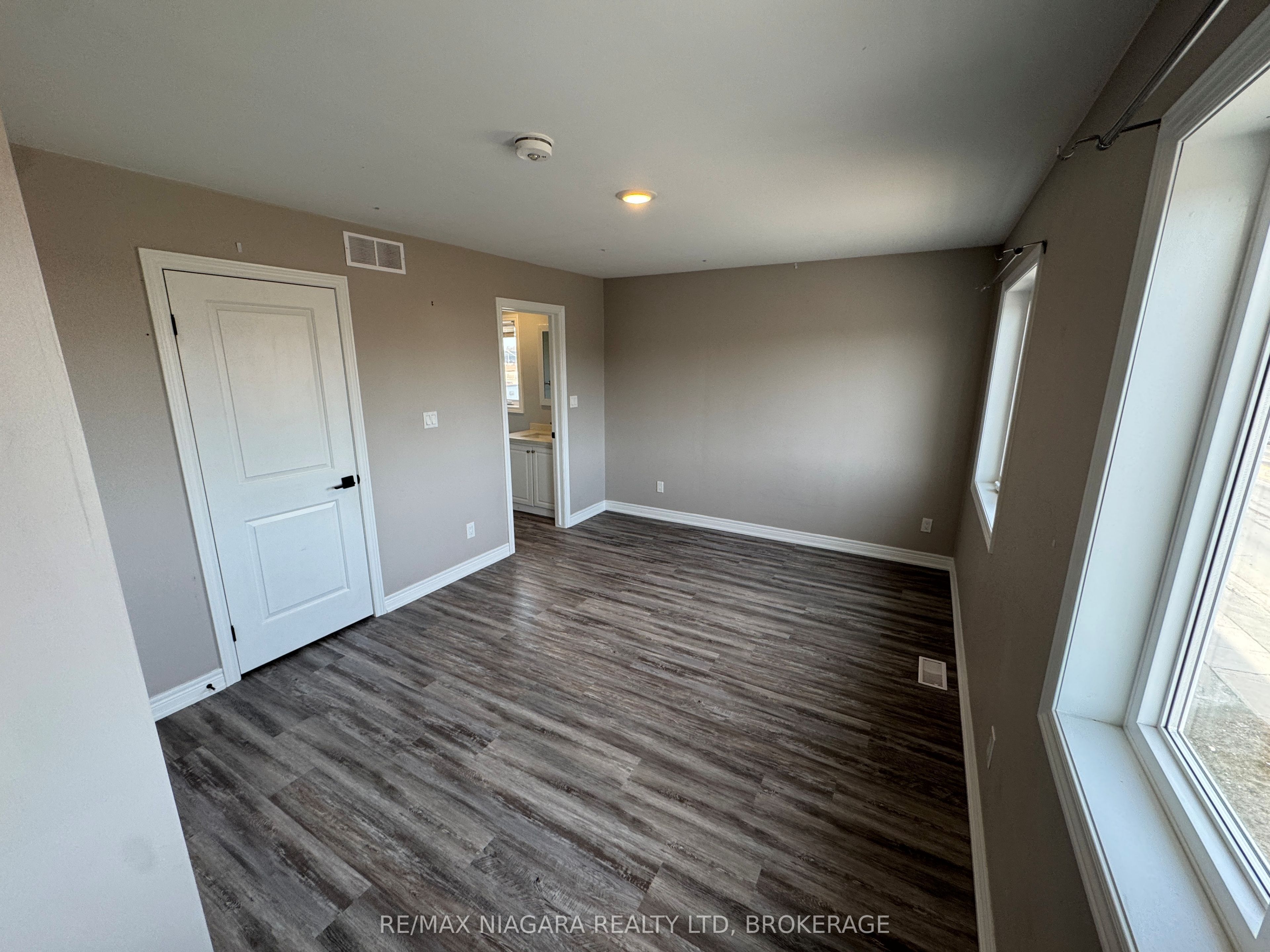 8196 Mcleod Road 1 Upper Property Photo 10