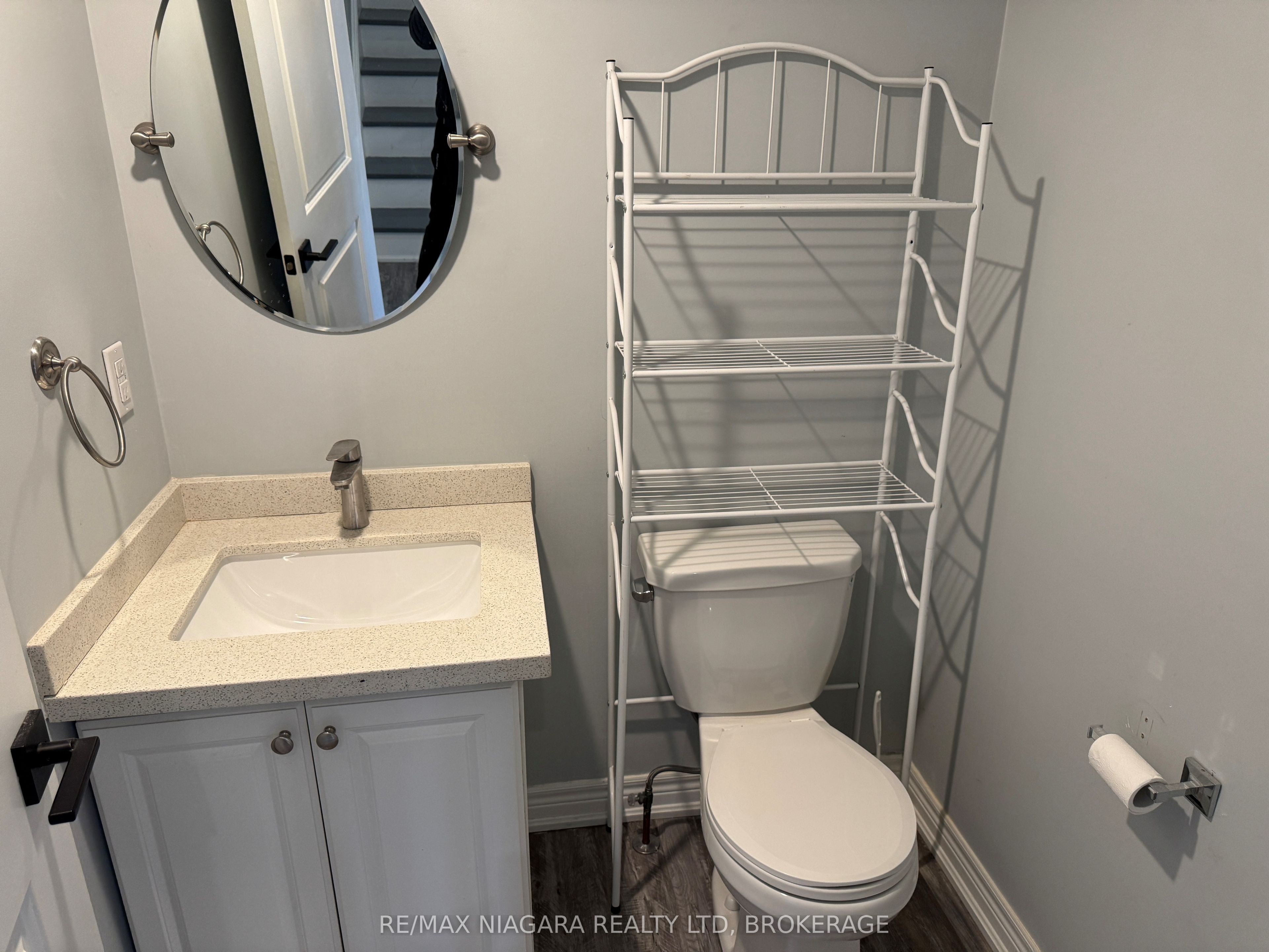 8196 Mcleod Road 1 Upper Property Photo 13