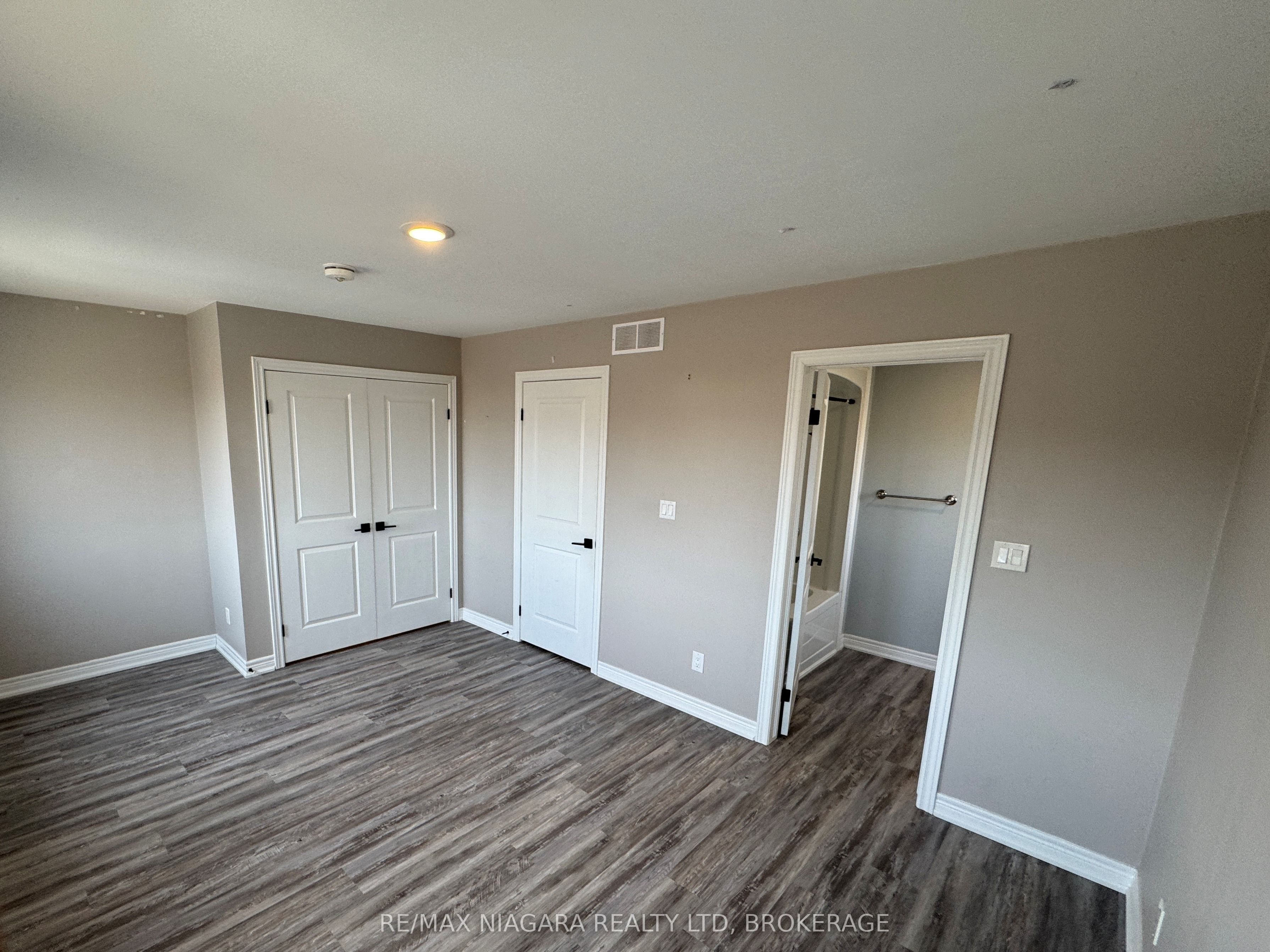 8196 Mcleod Road 1 Upper Property Photo 14