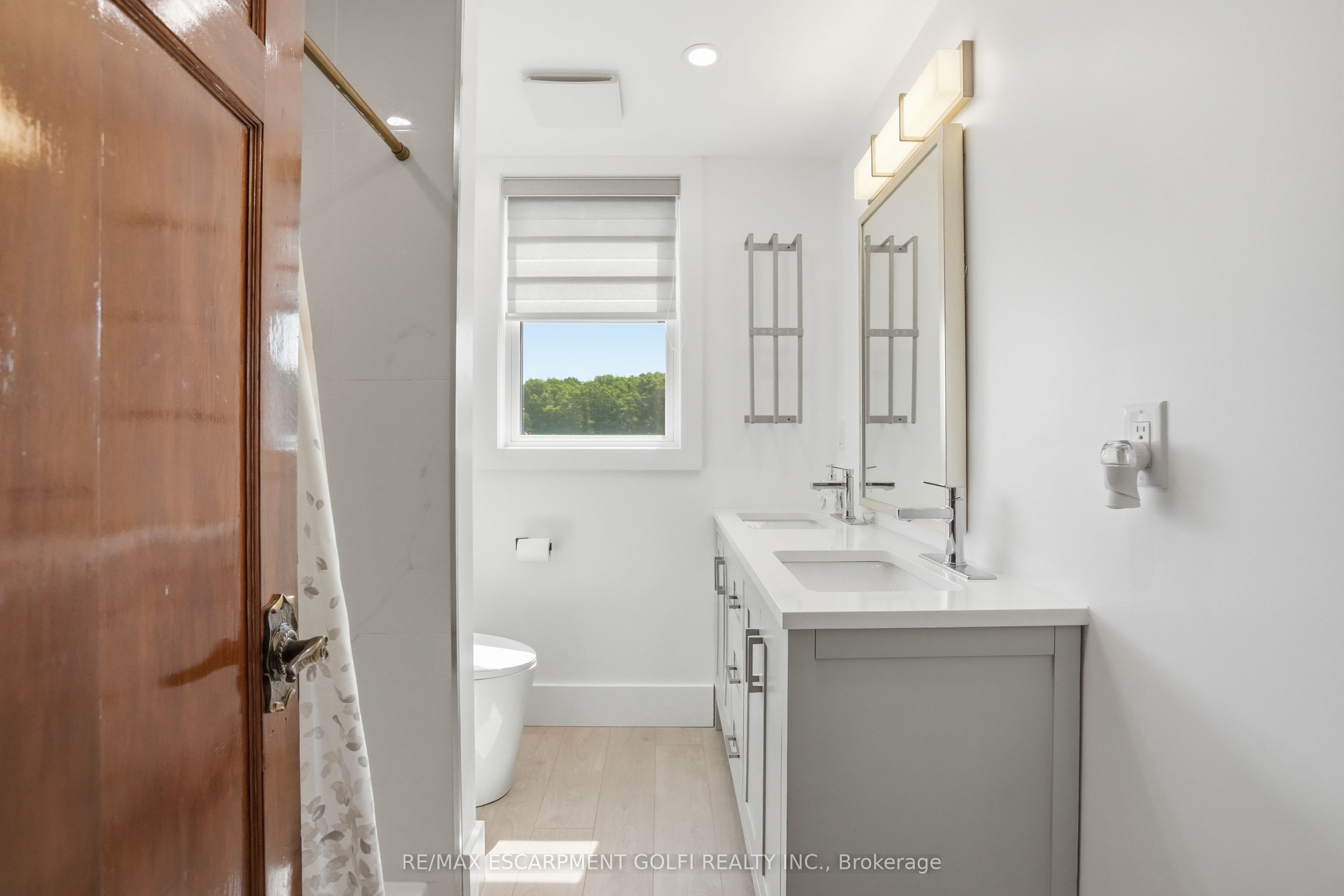 219 Ridge Road W Property Photo 16