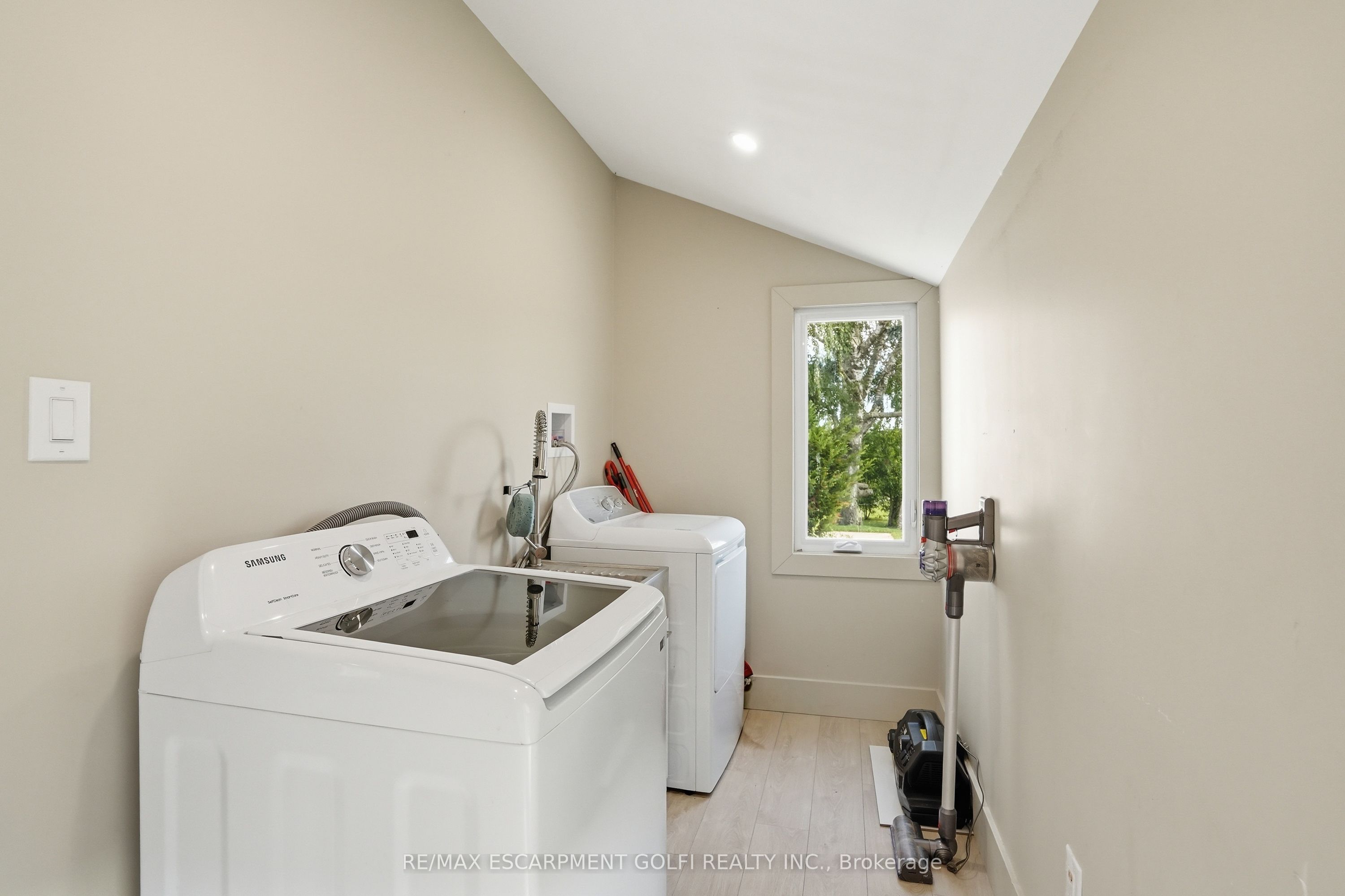 219 Ridge Road W Property Photo 20