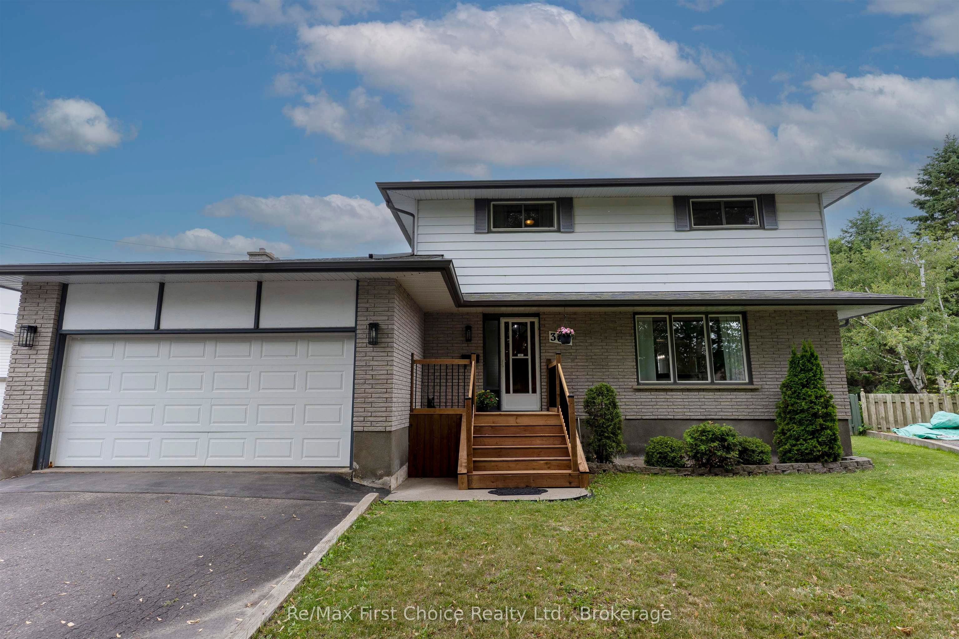 386 Lambton Place Property Photo 1