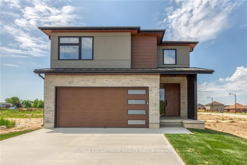 92 Craddock Boulevard Property Photo 1