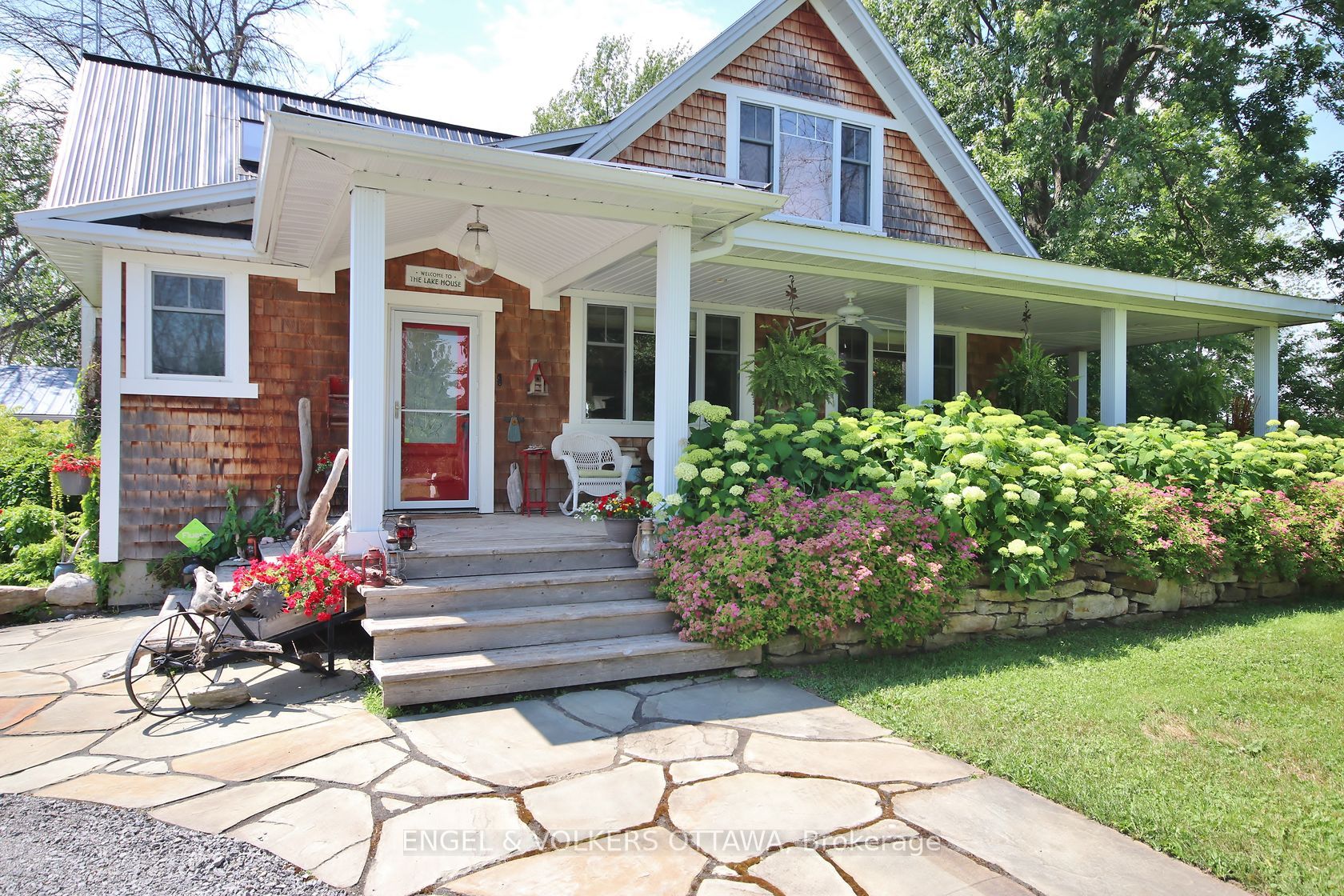 2964 9th Line Property Photo 4