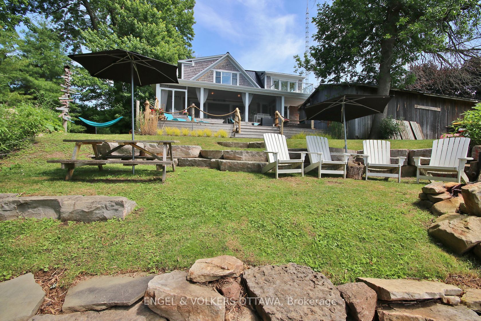 2964 9th Line Property Photo 6