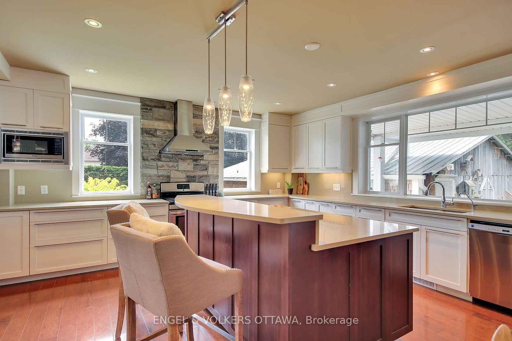 2964 9th Line Property Photo 20