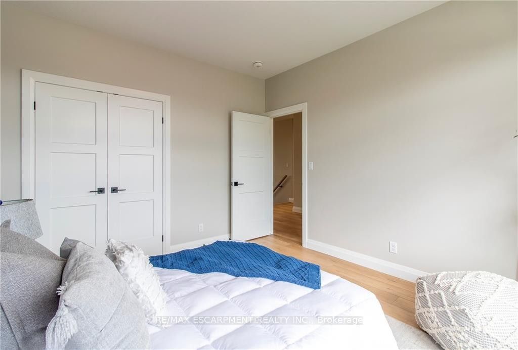 96 Craddock Boulevard Property Photo 7