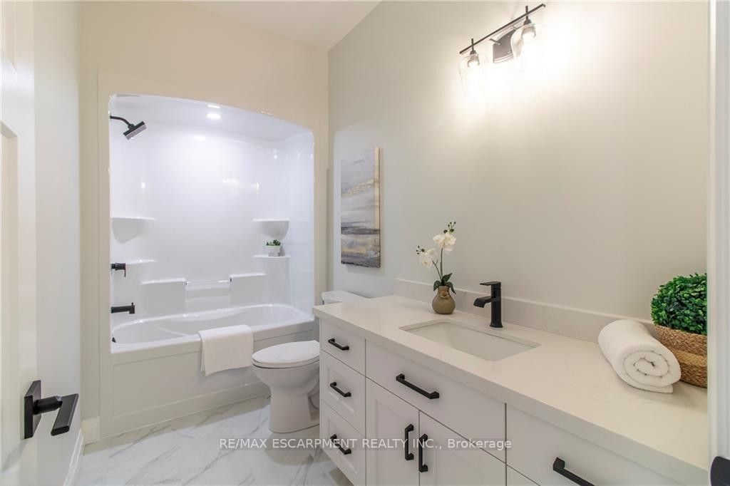 96 Craddock Boulevard Property Photo 8