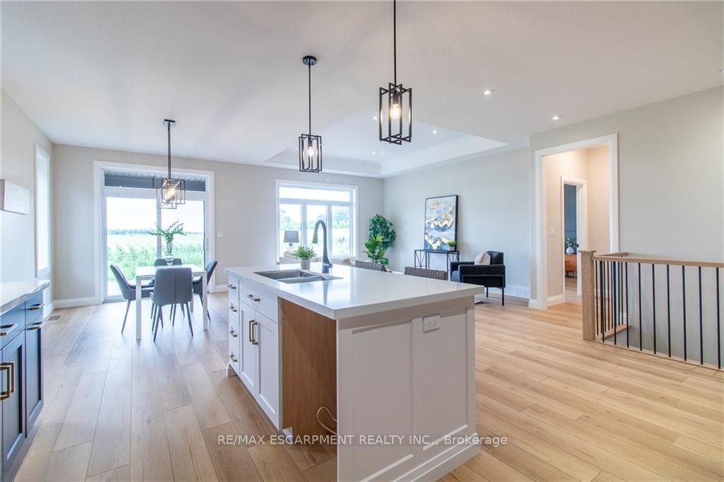 96 Craddock Boulevard Property Photo 12