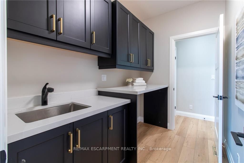 96 Craddock Boulevard Property Photo 18