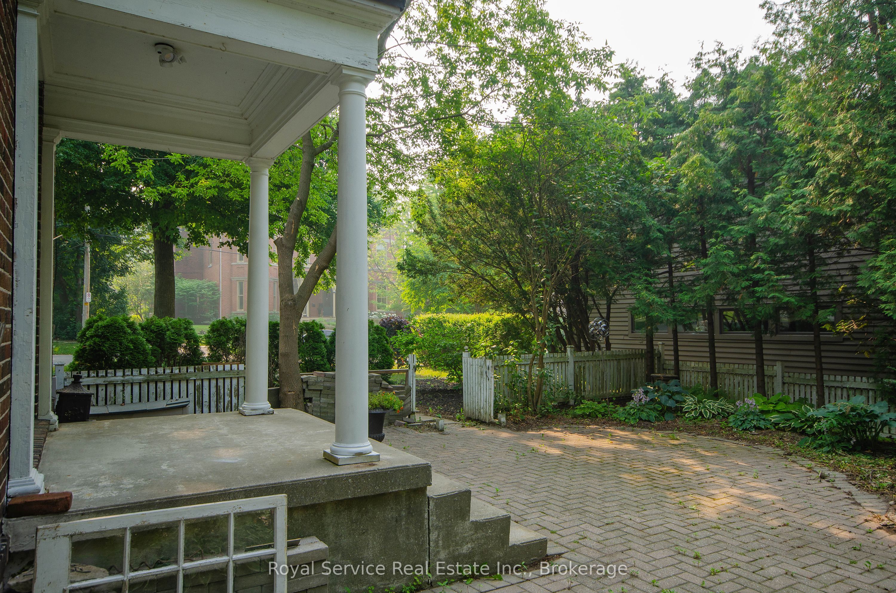 52 King Street Property Photo 3