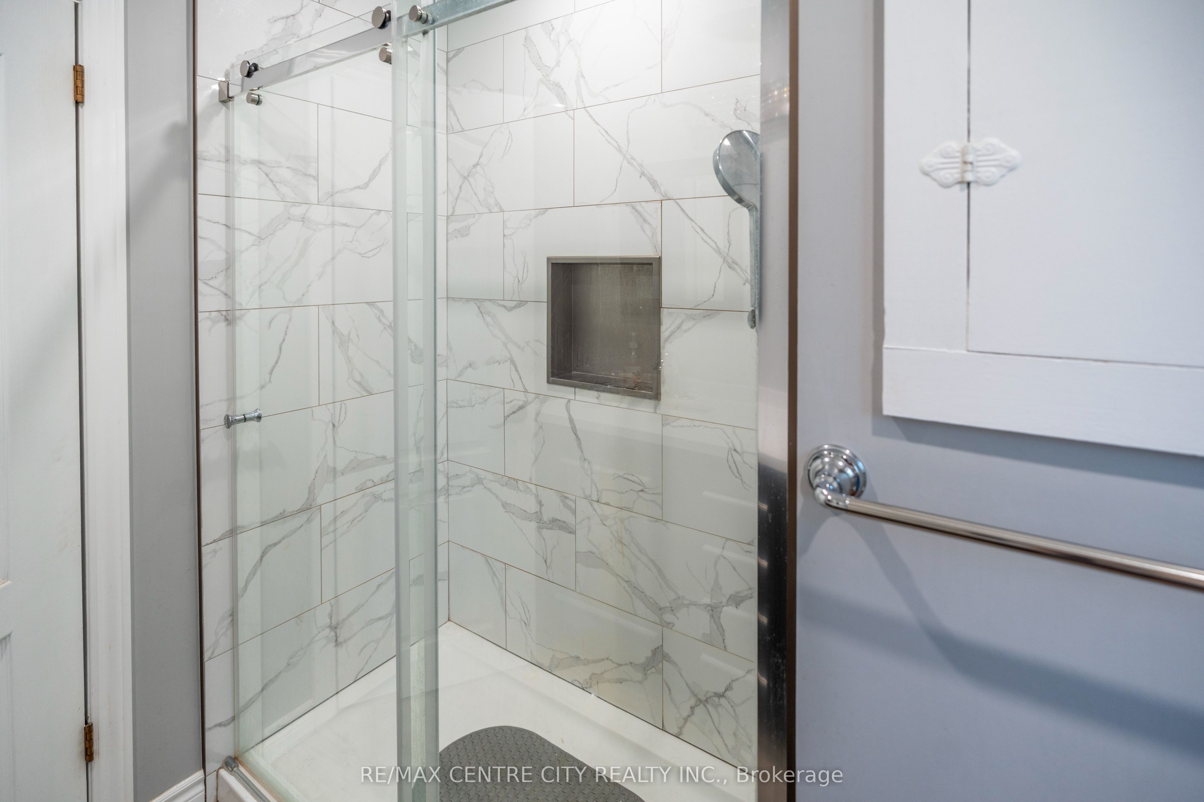 140 Oakwood Place Property Photo 24