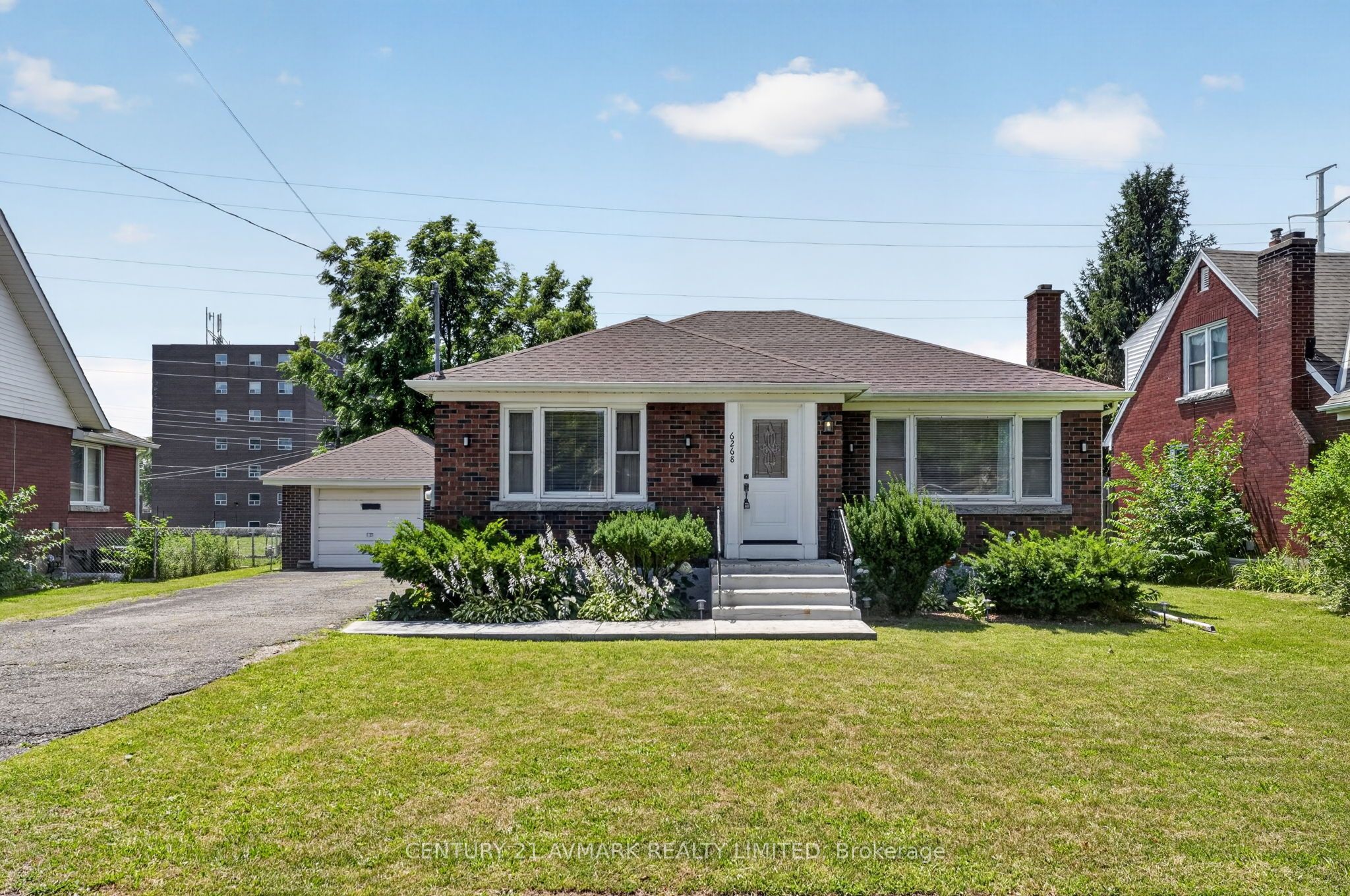 6268 Corwin Crescent Property Photo 1