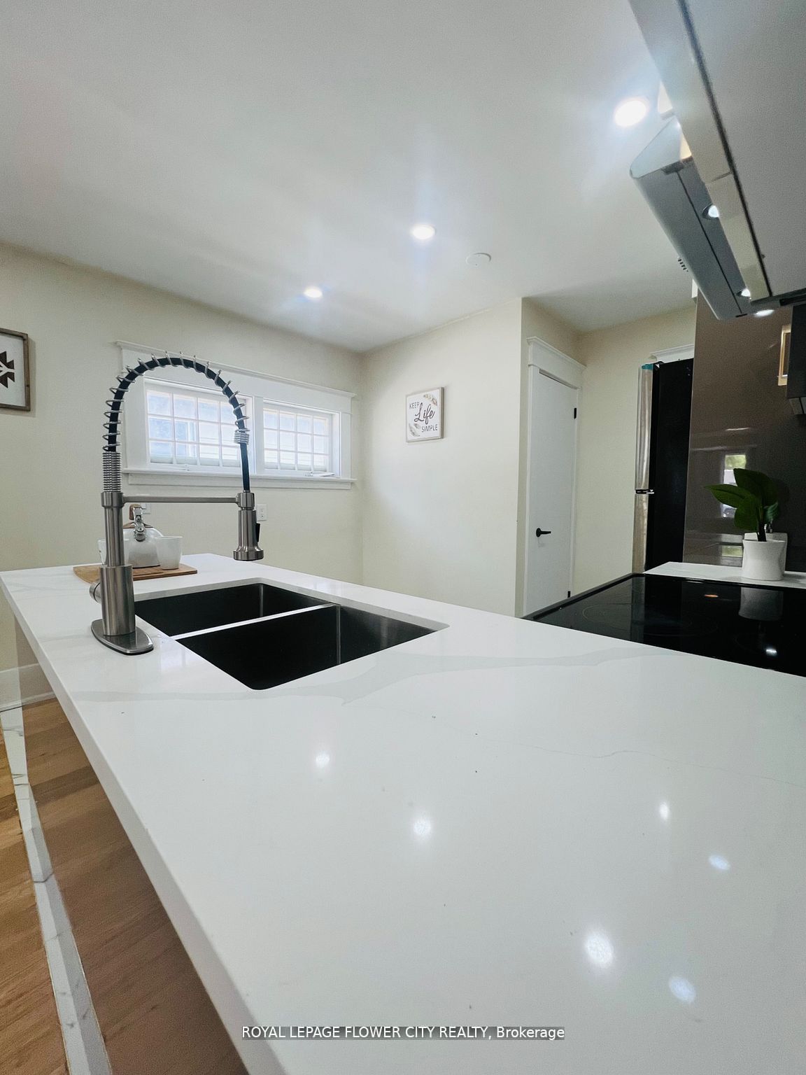 346 Wharncliffe Road S Property Photo 10