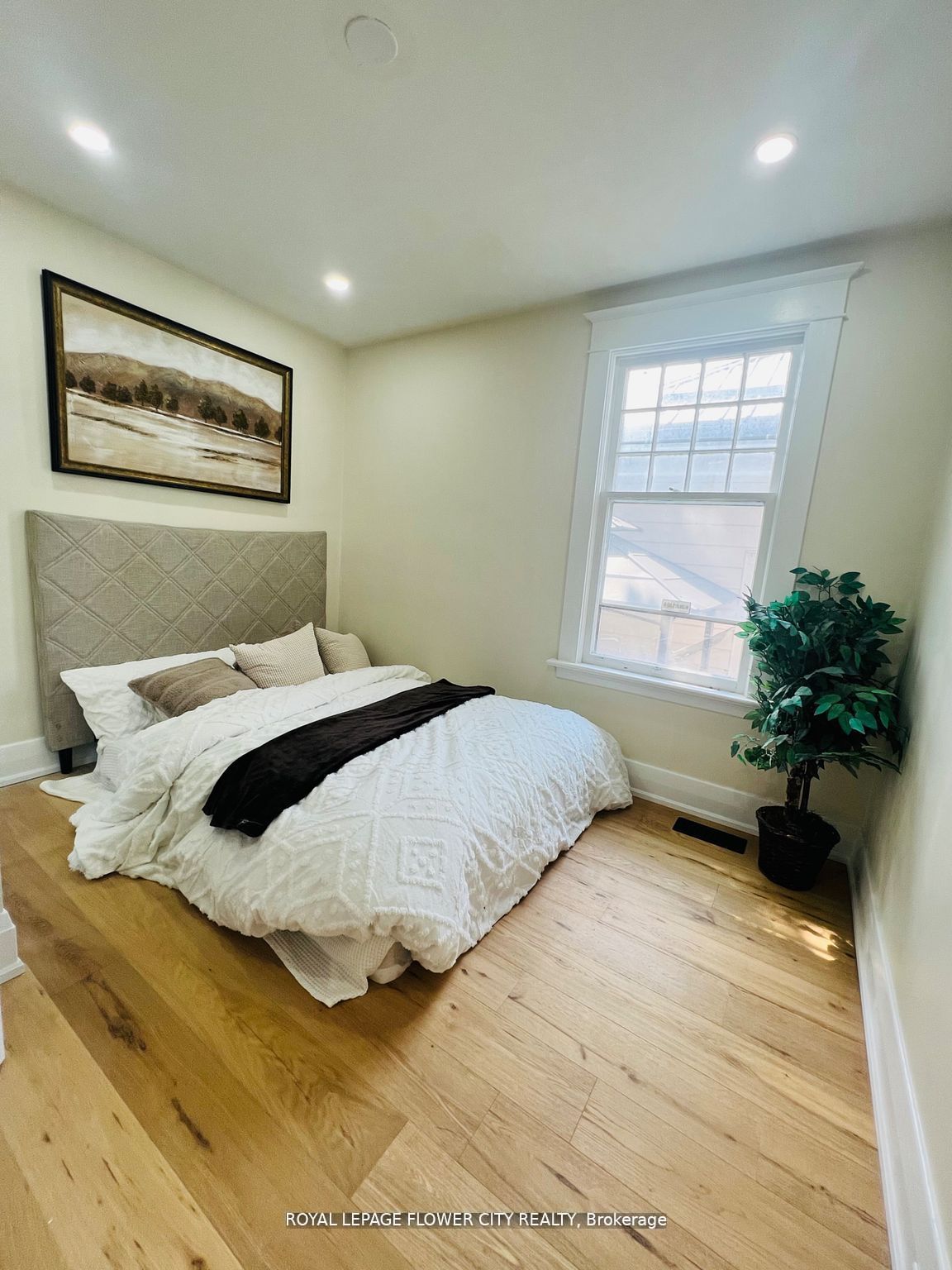 346 Wharncliffe Road S Property Photo 12