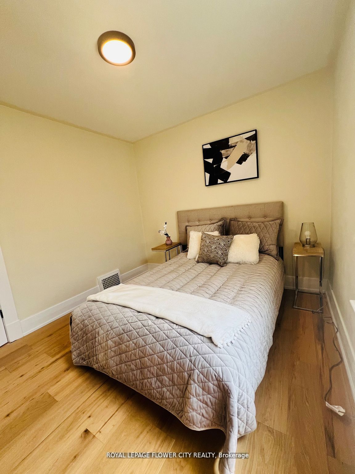 346 Wharncliffe Road S Property Photo 13