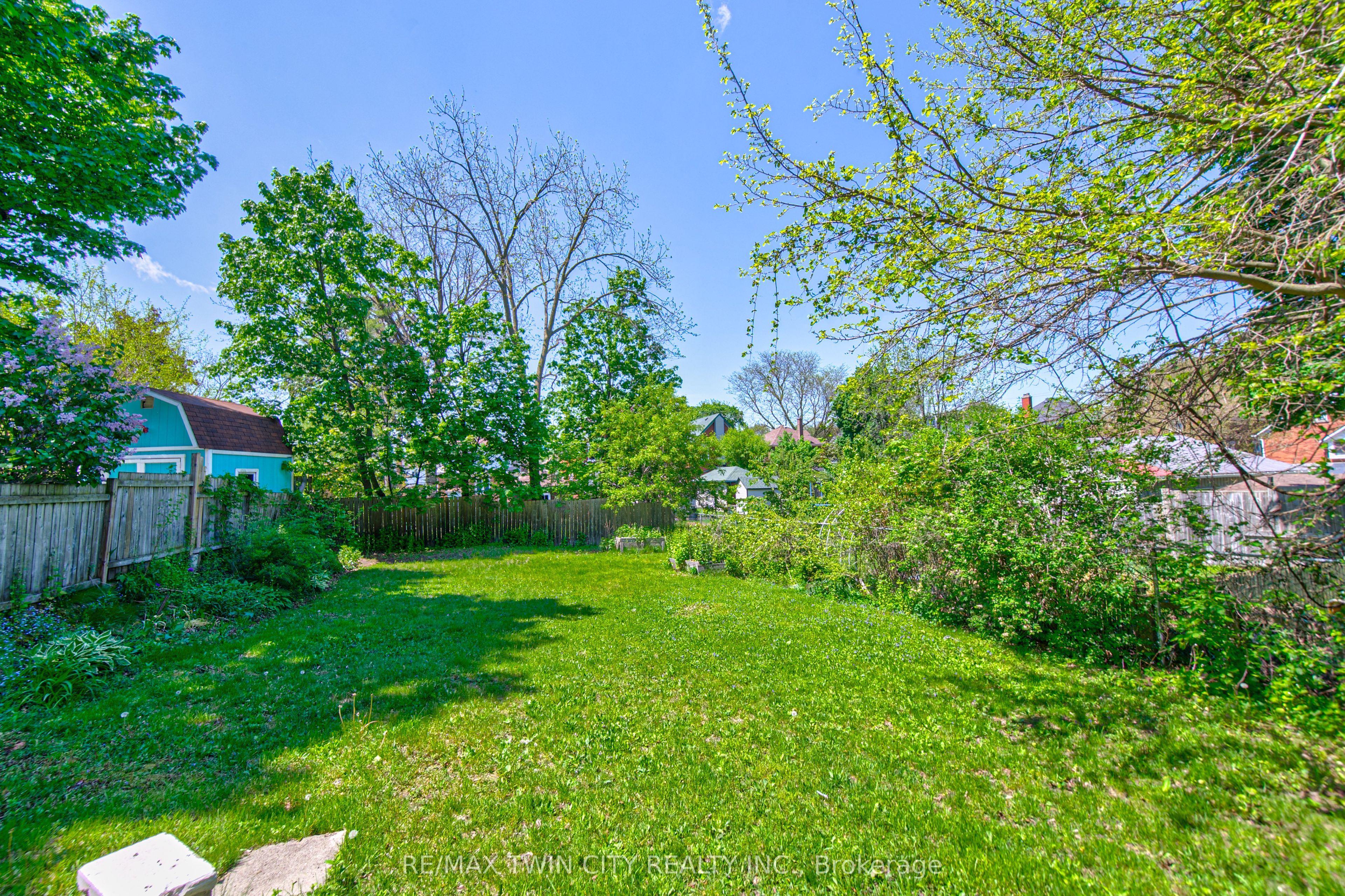 22 Herlan Avenue Property Photo 32