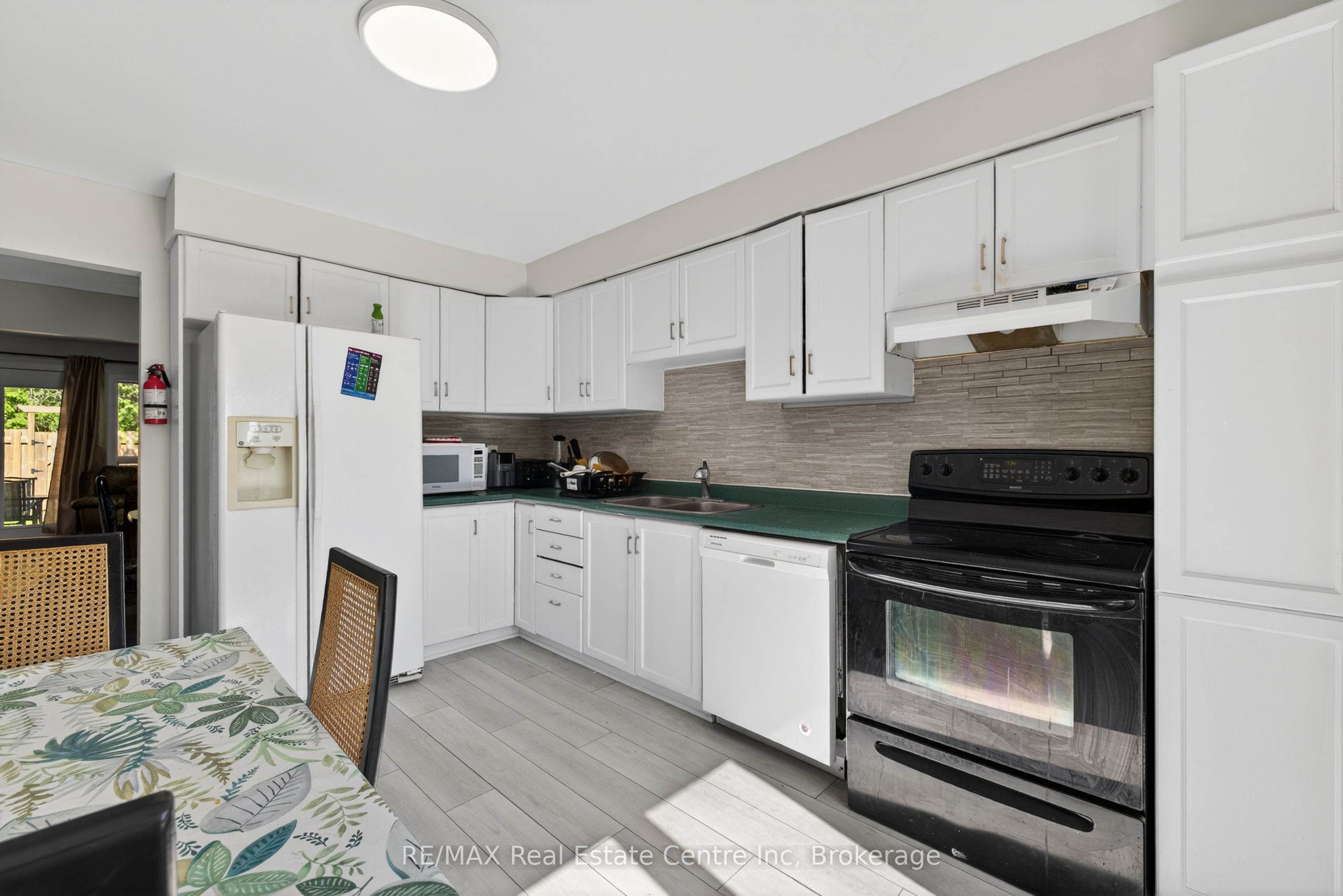 137 Dovercliffe Road Property Photo 4