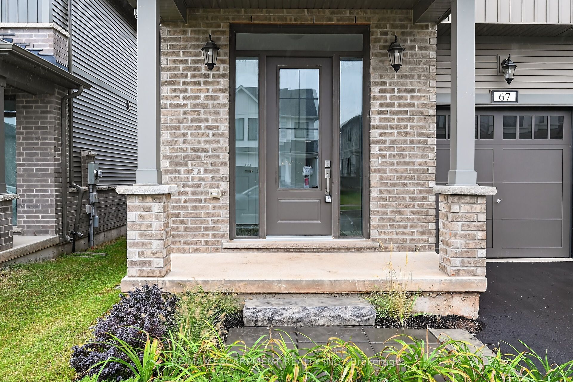 67 Starfire Crescent Property Photo 2