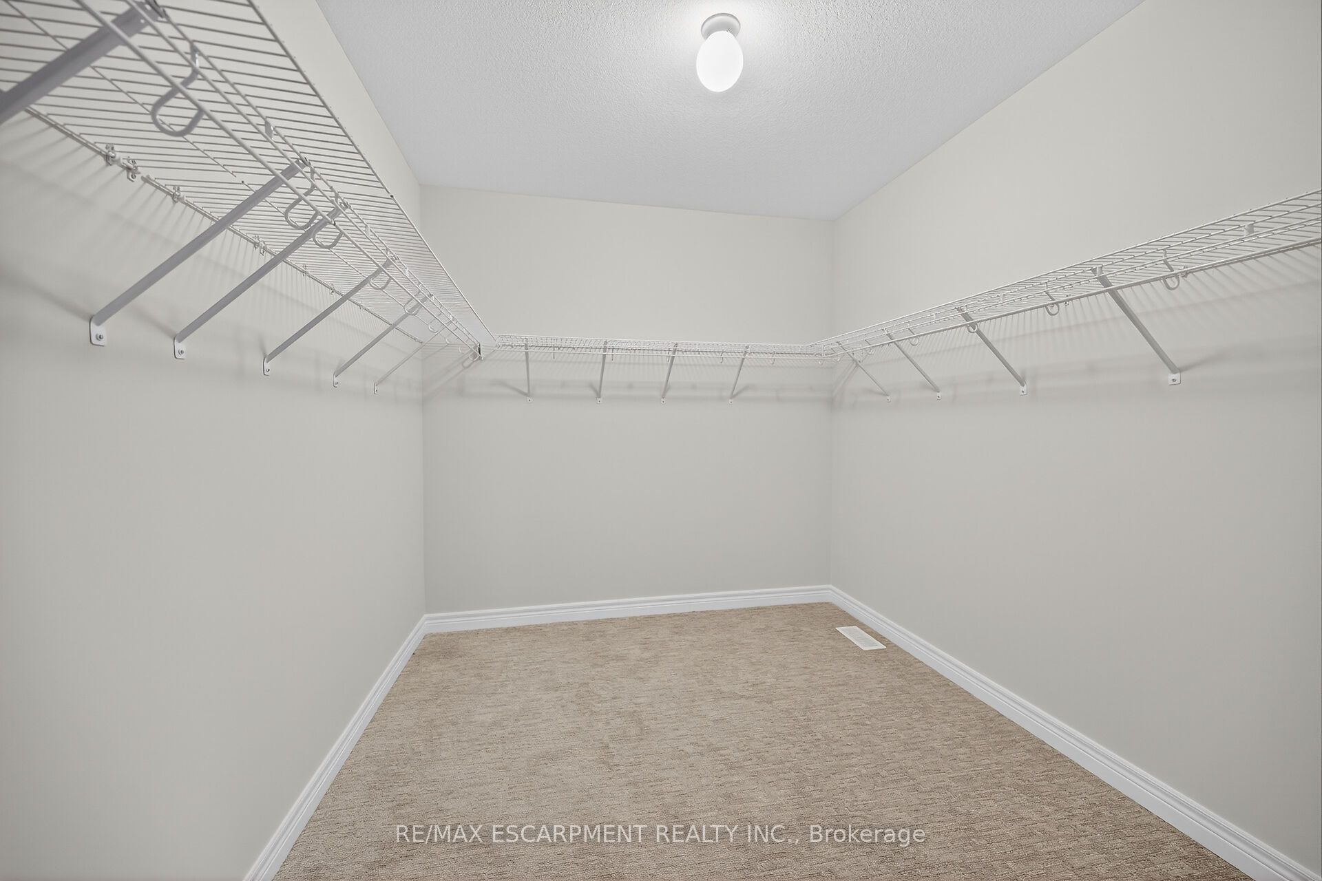 67 Starfire Crescent Property Photo 32
