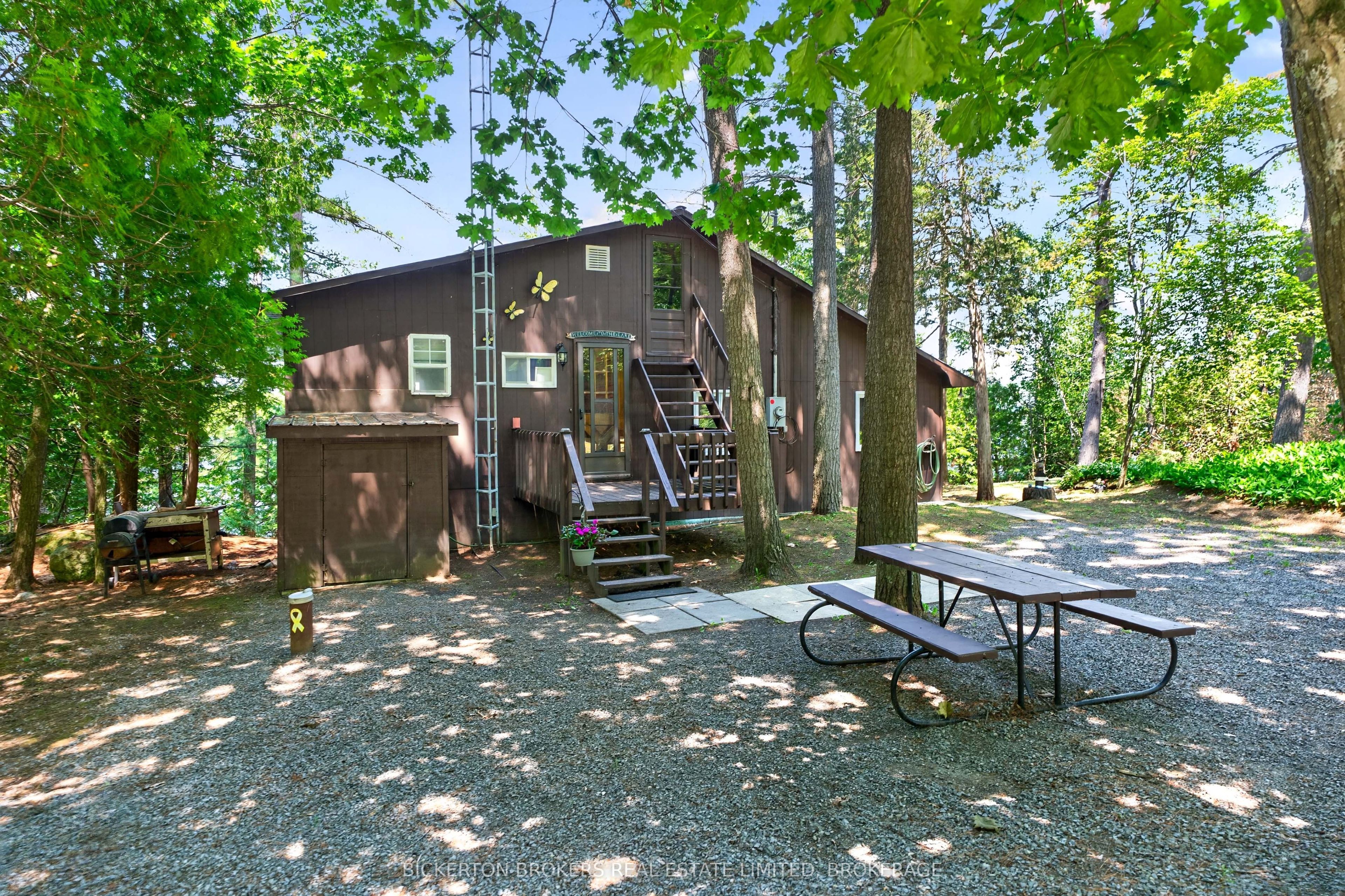 468 Moorhead Lane Property Photo 3