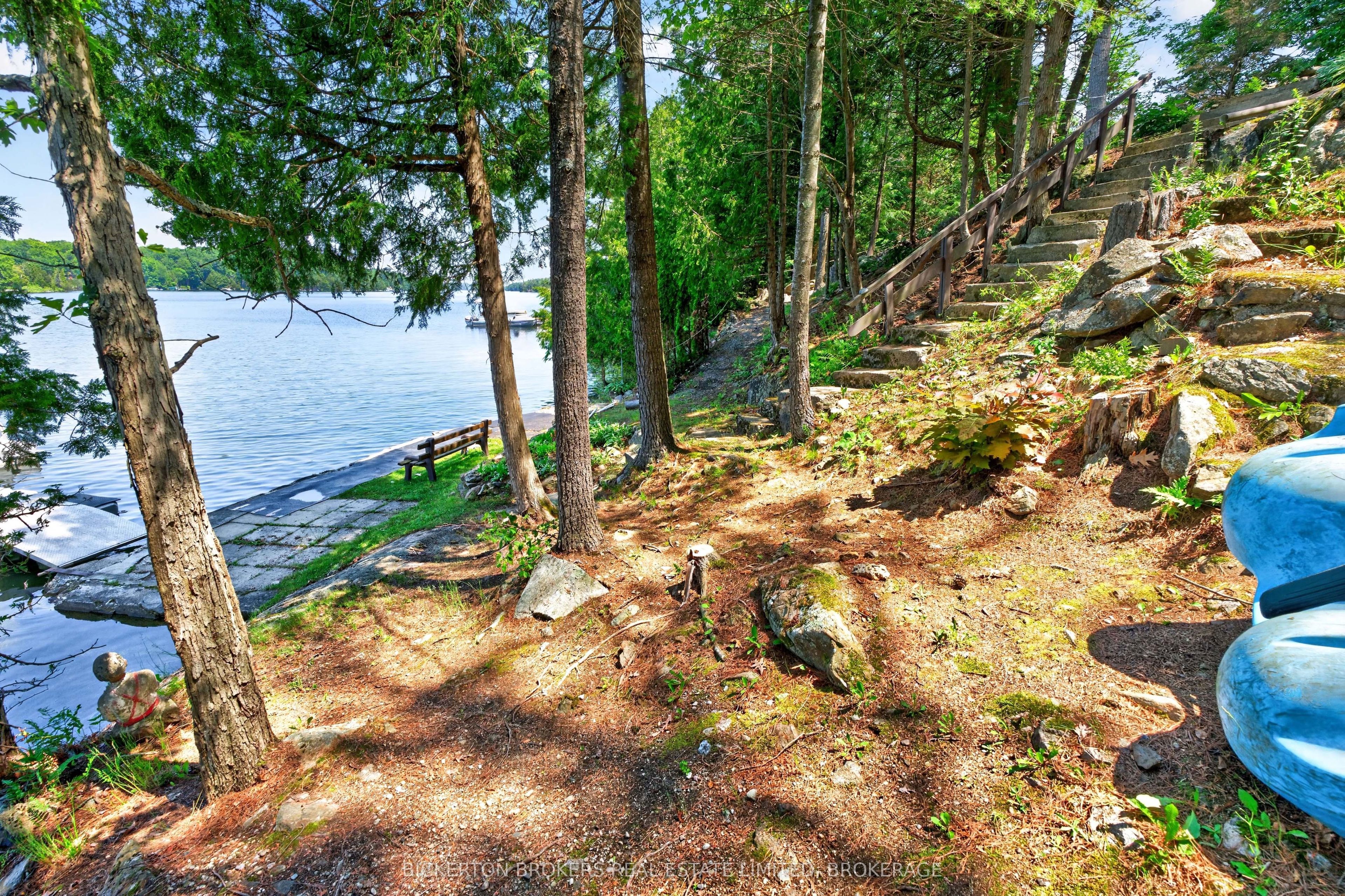 468 Moorhead Lane Property Photo 4