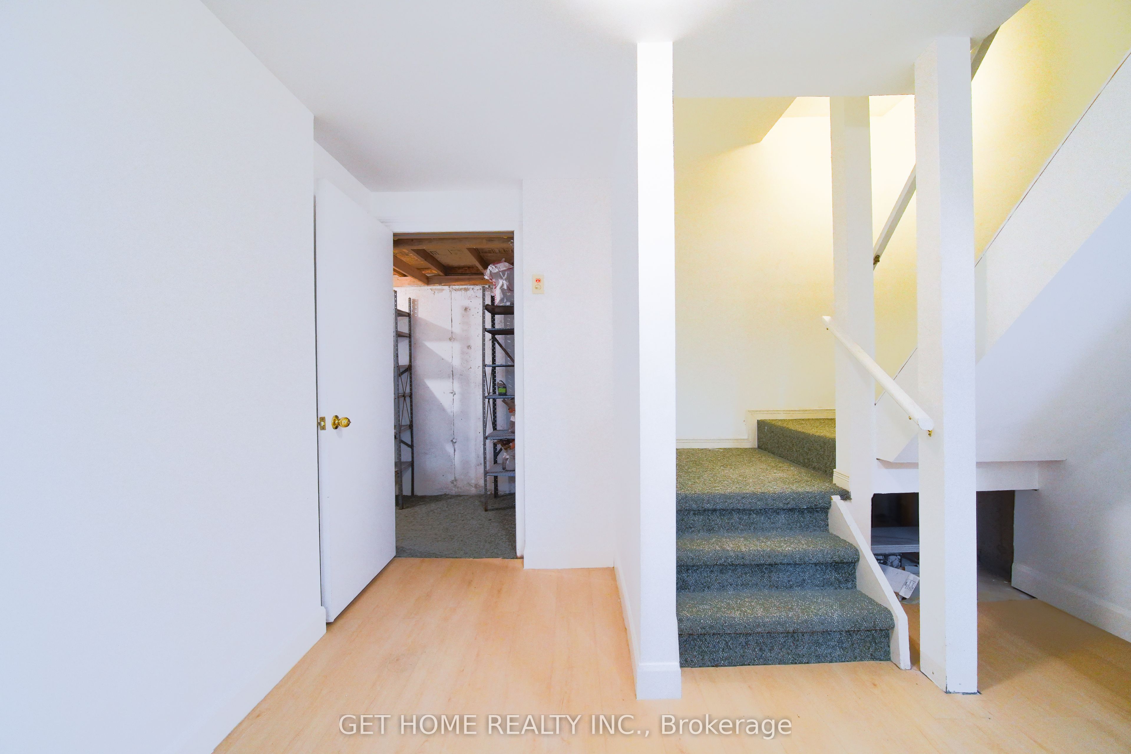 18 Dewsbury Way #bsmt Property Photo 6